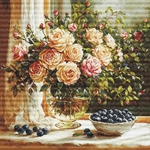 Luca-S B719  kit point croix  Vase avec Roses et Myrtilles