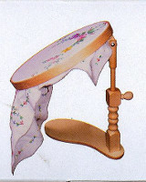 Tambour-à-broder-sous-cuisse-Elbesse