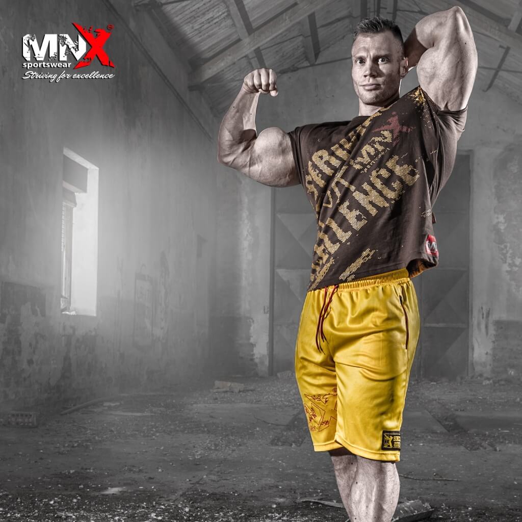 MOTION-T-SHIRT-YELLOW-SHORTS-PETER-MOLNAR-2-2