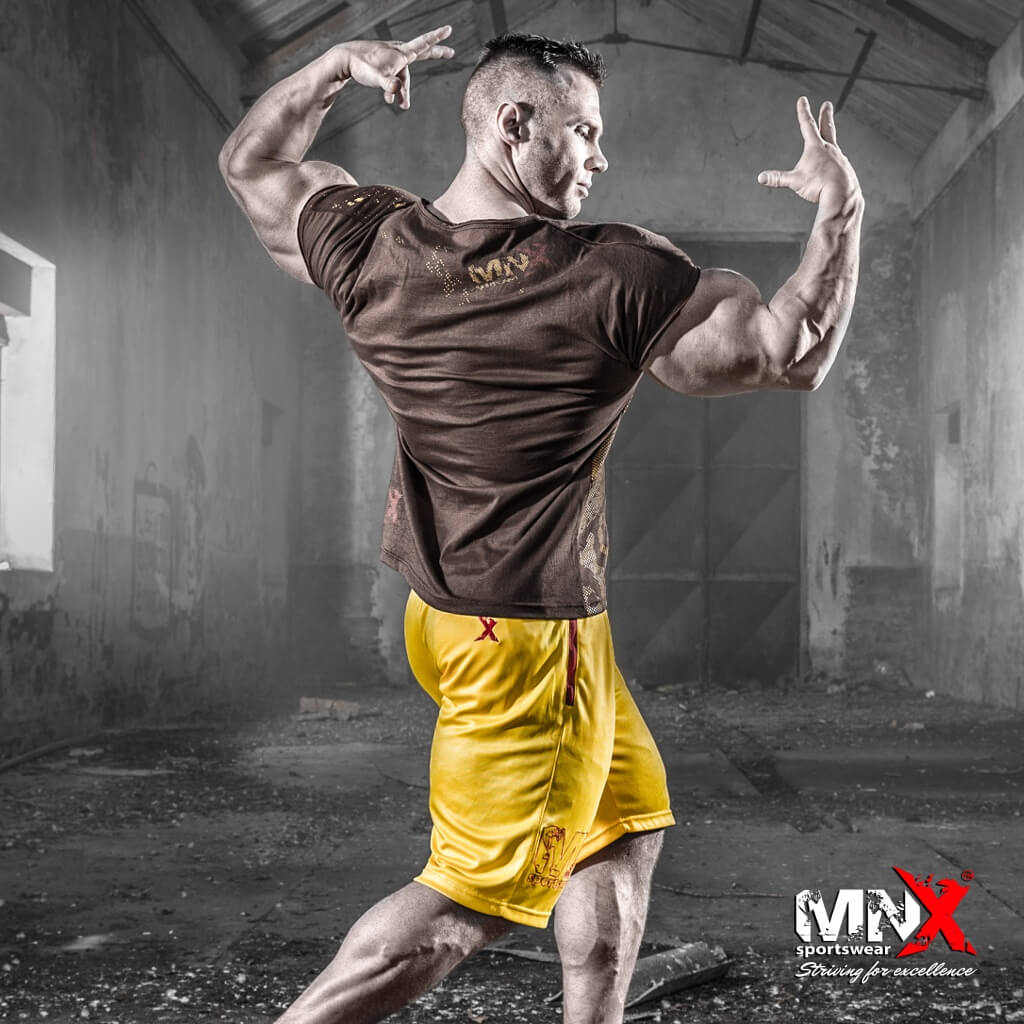 MOTION-T-SHIRT-YELLOW-SHORTS-PETER-MOLNAR-2