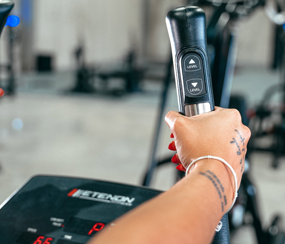 VU9 - Etenon Bicicleta vertical accion 4