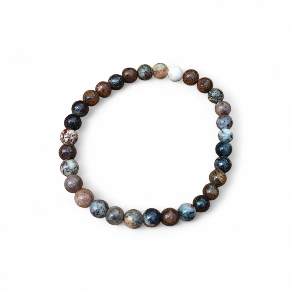 Bracelet en piétersite 6 mm aux perles bleu-brun détouré sur fond blanc; clarté, courage, ancrage