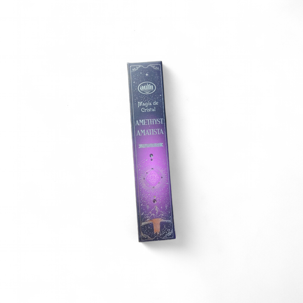 Encens améthyste Aum Crystal Magic 20 g sur fond blanc, boîte violette au design spirituel, senteur douce et atmosphère relaxante.