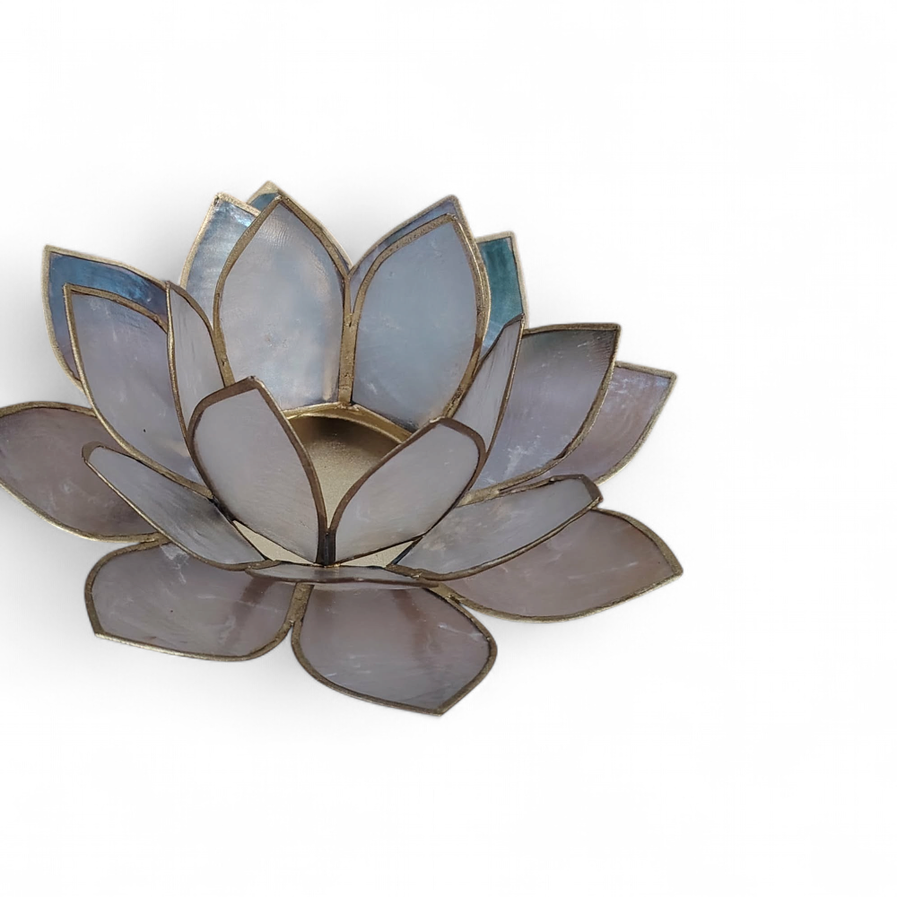 Photophore lotus nacré doré sur fond blanc, bougeoir fleur de lotus élégant pour bougie chauffe-plat et décoration zen.