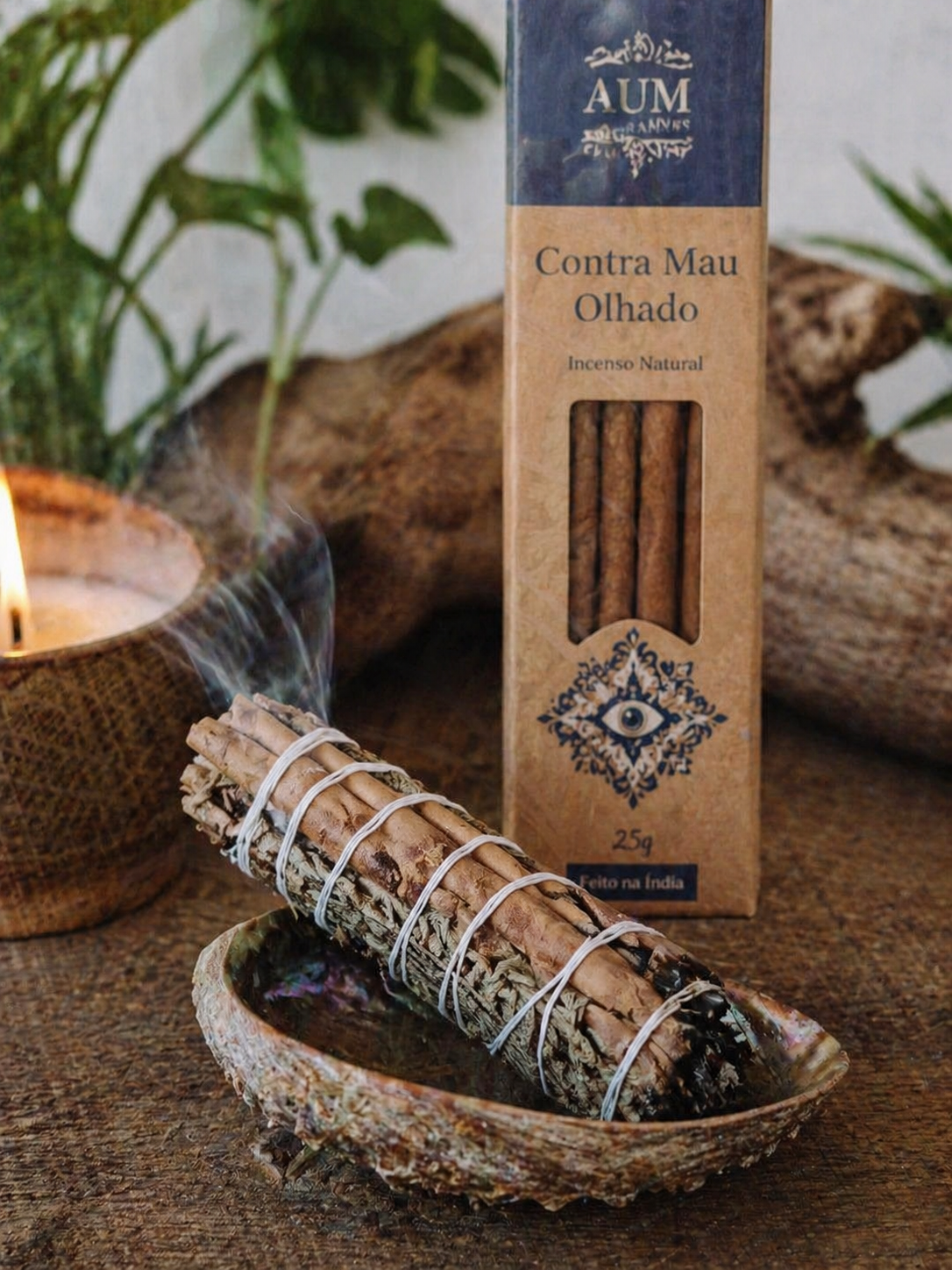 Fagot de sauge blanche, cèdre et cannelle en ambiance naturelle, support rituel pour purifier l’espace et poser une intention claire.
