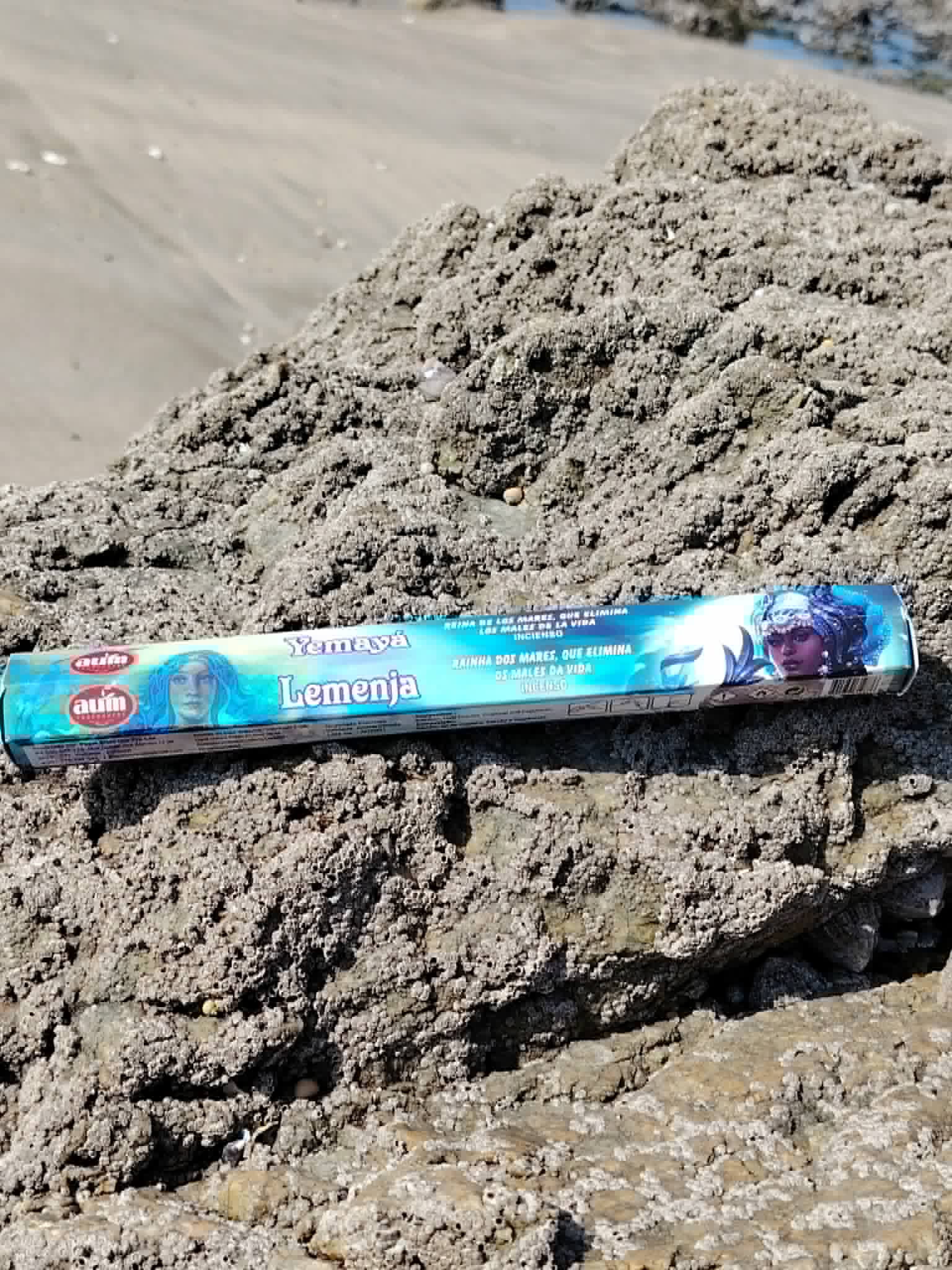 Encens AUM reine des mers Yemayá Iemanjá, ambiance océanique pour méditation, détente et protection symbolique.