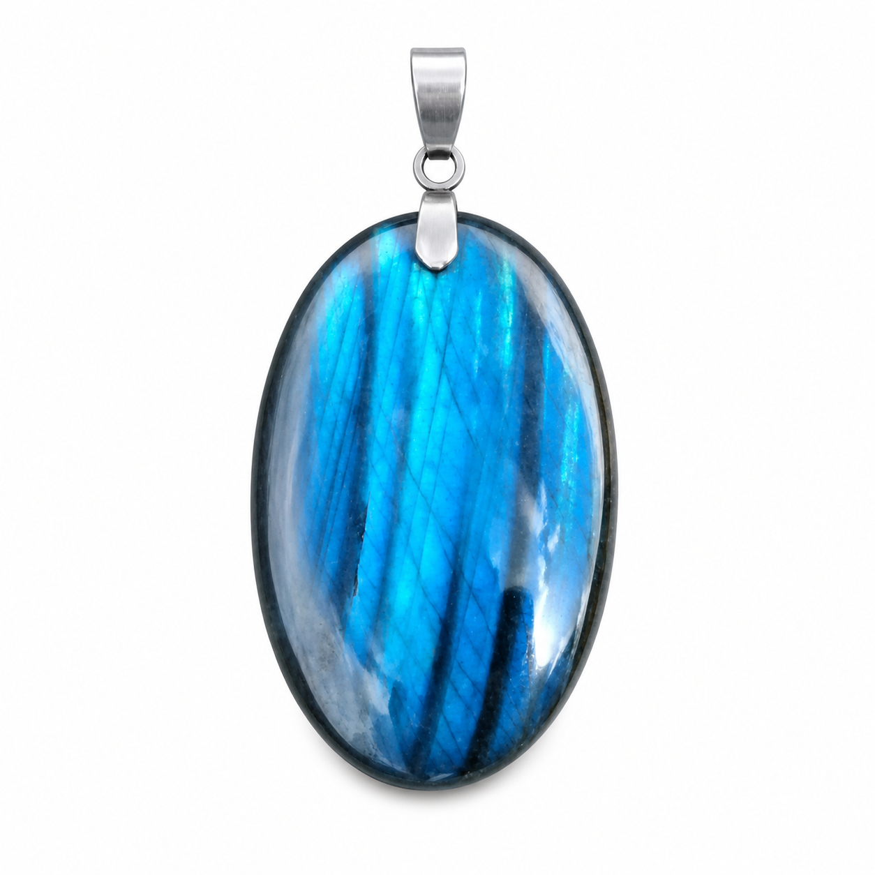 Pendentif Labradorite bleue détouré sur fond blanc, forme ovale et bélière argentée avec éclat minéral profond.