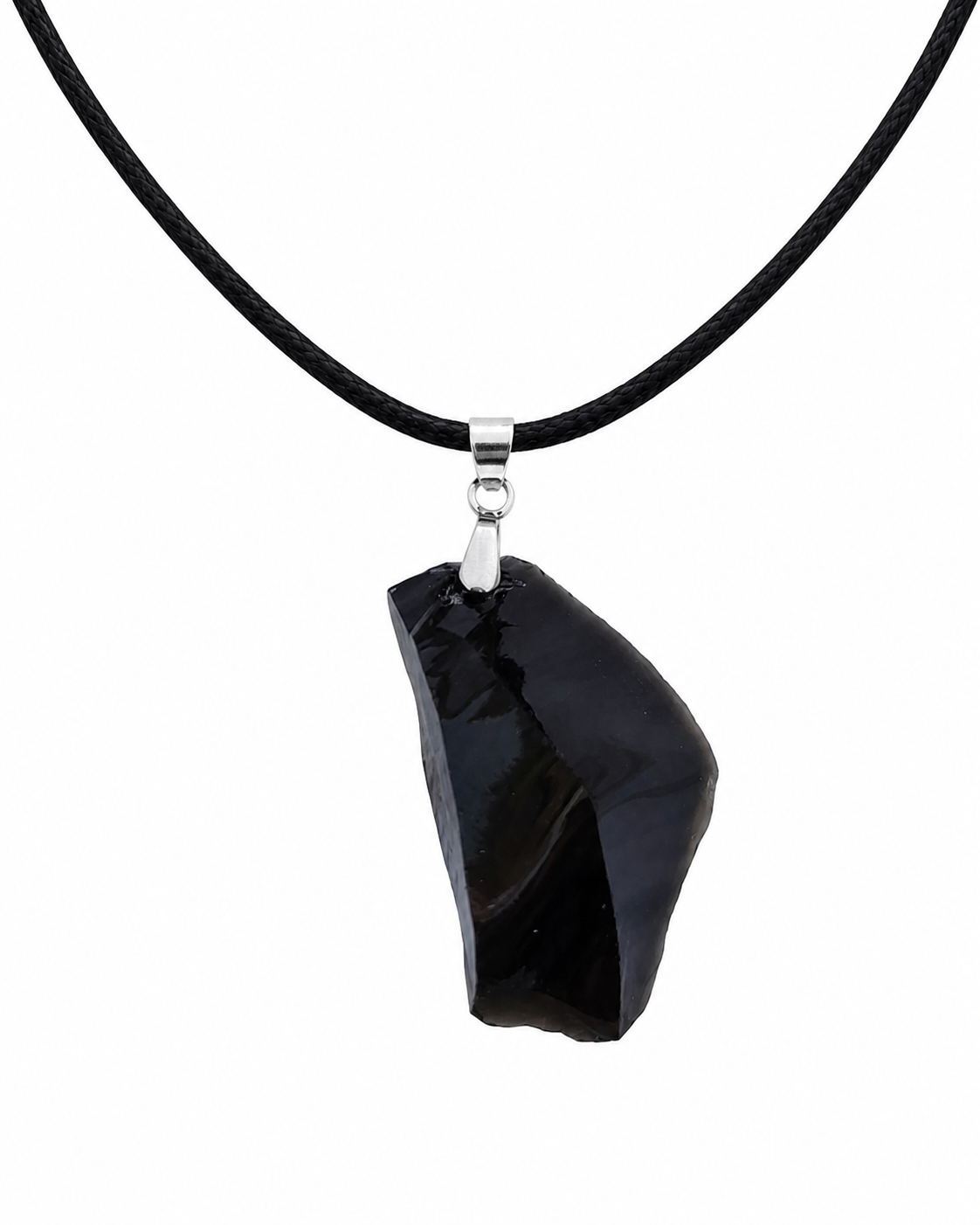 Pendentif Obsidienne noire sur cordon noir détouré fond blanc, création Magic Gaïa percée et repolie aux reflets profonds.