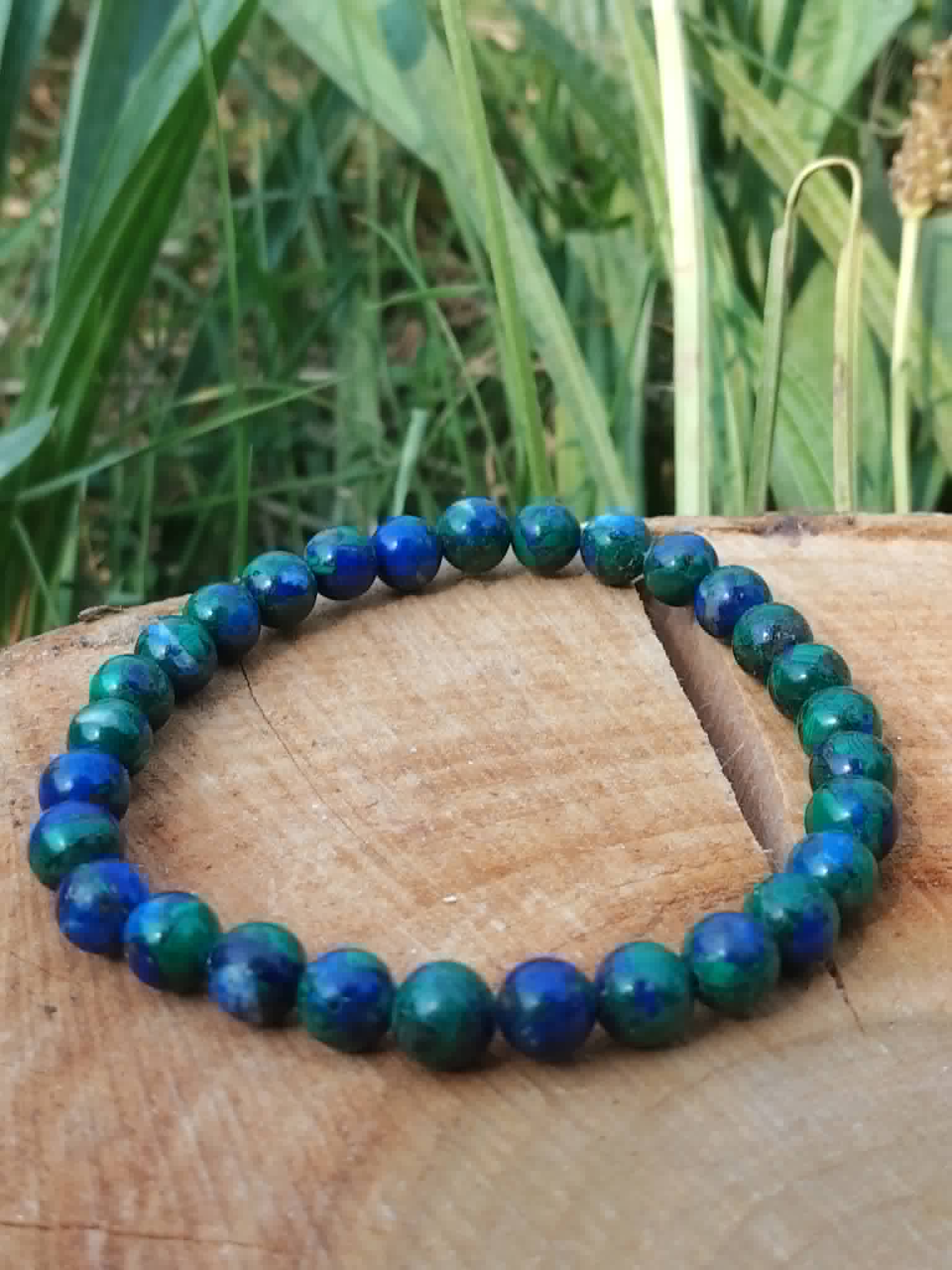 Bracelet Azurite-Malachite 6 mm sur rondin et herbes, perles polies bleu-vert, lucidité et recentrage.