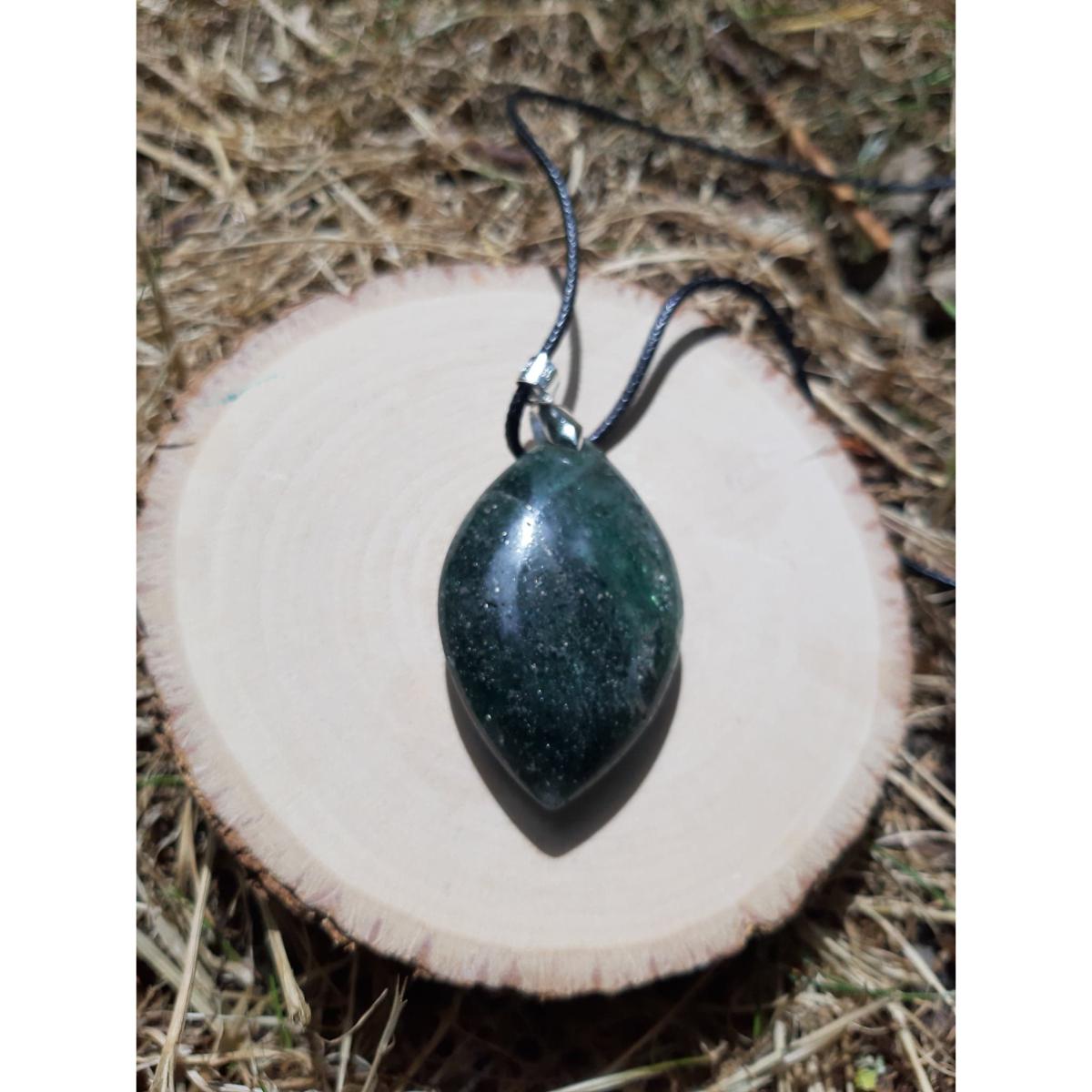 pendentif-fushite-marcassite-Magic-Gaia-zoom