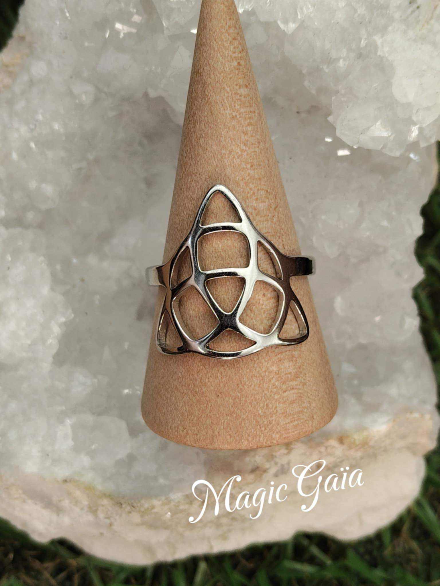 bague triquetra acier inoxydable celtics connexion spirituelle bijou ésotérique harmonie protection symbole ancien ésotérisme magic gaia