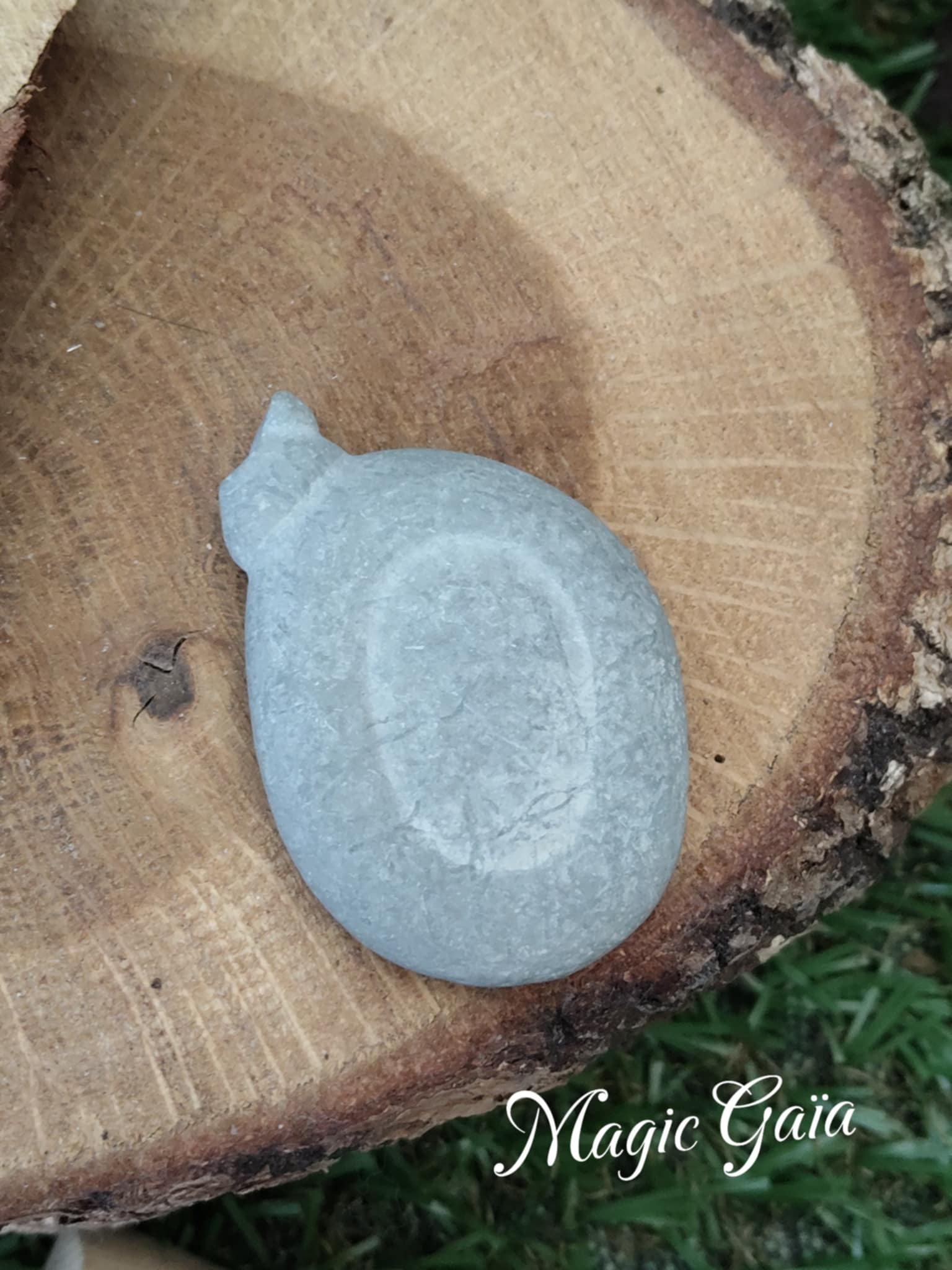 pierre des fées couleur gris enfant intérieur instant présent grossesse ménopause apaisante hormonal canada calcite positiver  bienfait lithothérapie vertus magic gaia