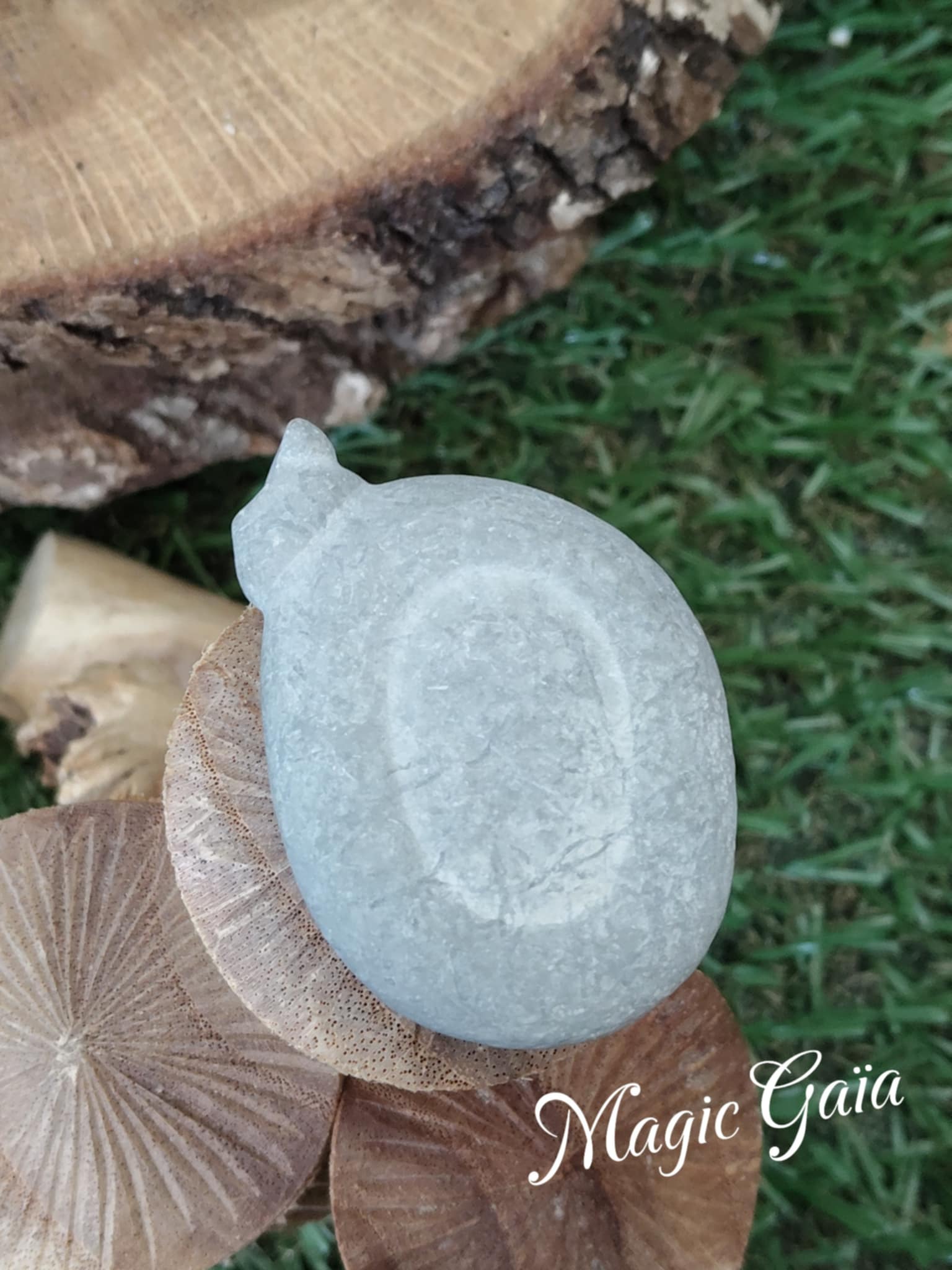 pierre des fées couleur gris enfant intérieur instant présent grossesse ménopause apaisante hormonal canada calcite positiver  bienfait lithothérapie vertus  magic gaia