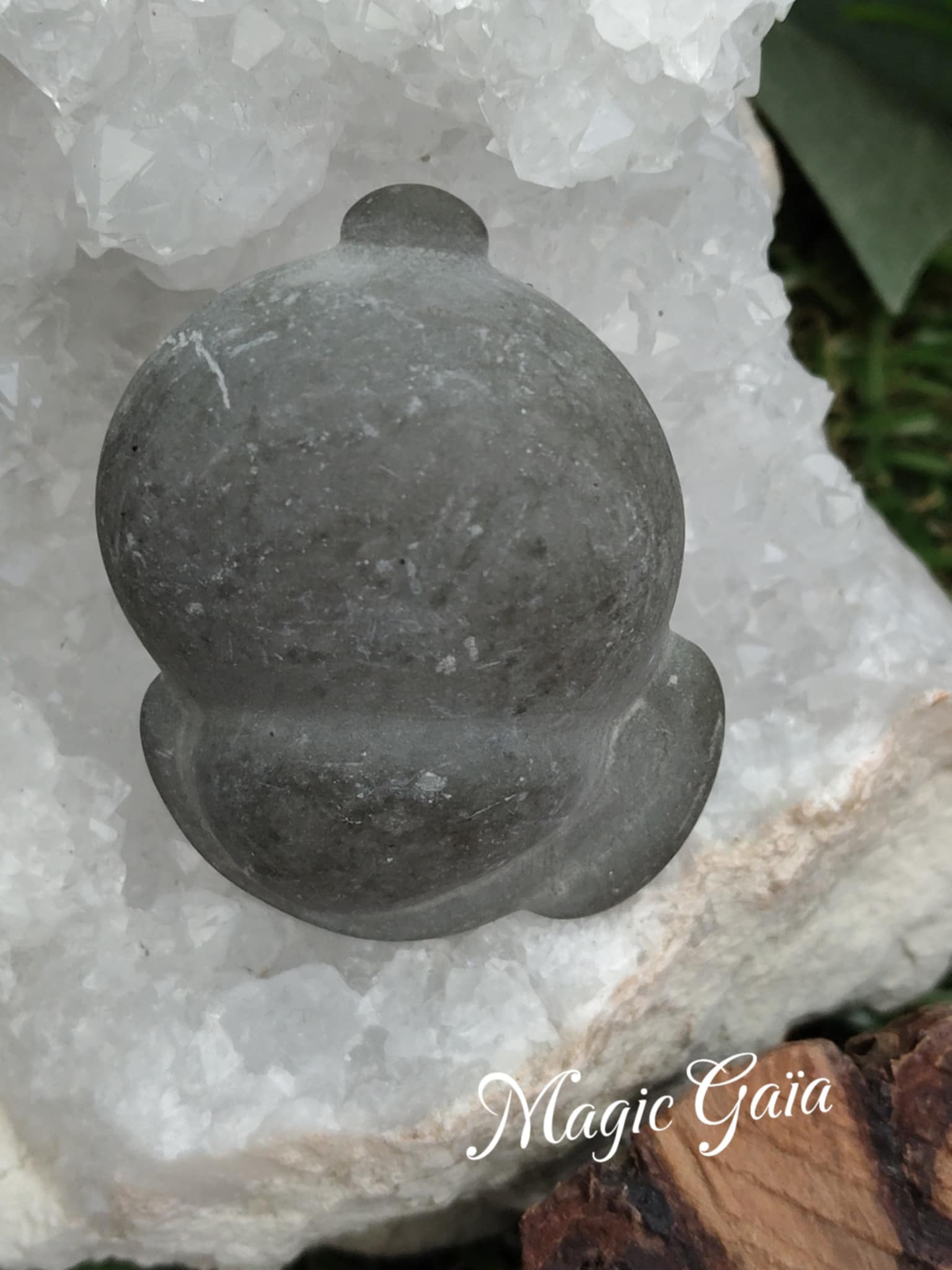 pierre des fées couleur gris enfant intérieur instant présent grossesse ménopause apaisante hormonal canada calcite positiver  bienfait lithothérapie vertus magic gaia