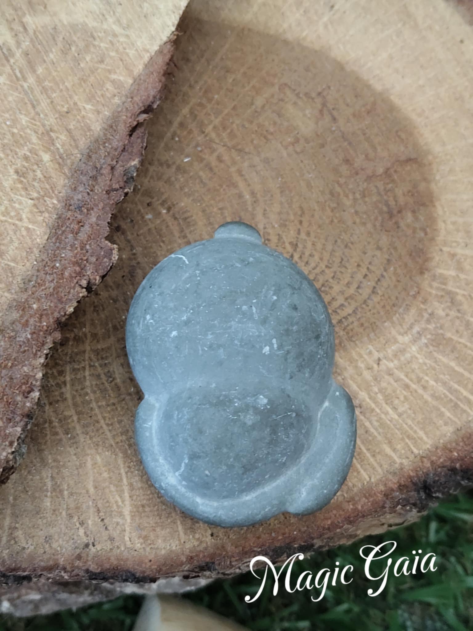 pierre des fées couleur gris enfant intérieur instant présent grossesse ménopause apaisante hormonal canada calcite positiver  bienfait lithothérapie vertus  magic gaia