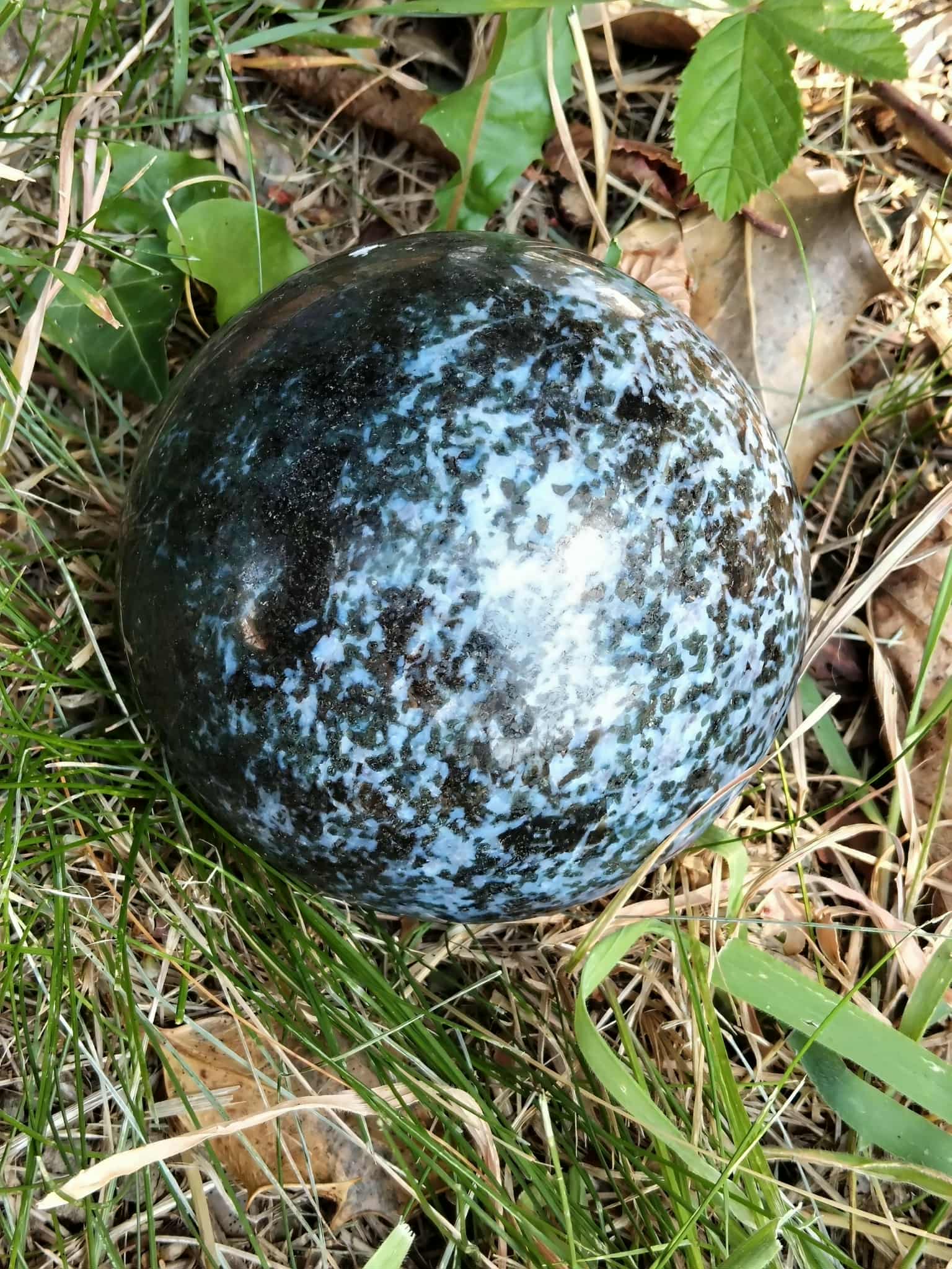 Sphère Gabbro énergie négative ancrage acidité gastrique ancrage renouveau stress fatigue magic gaia