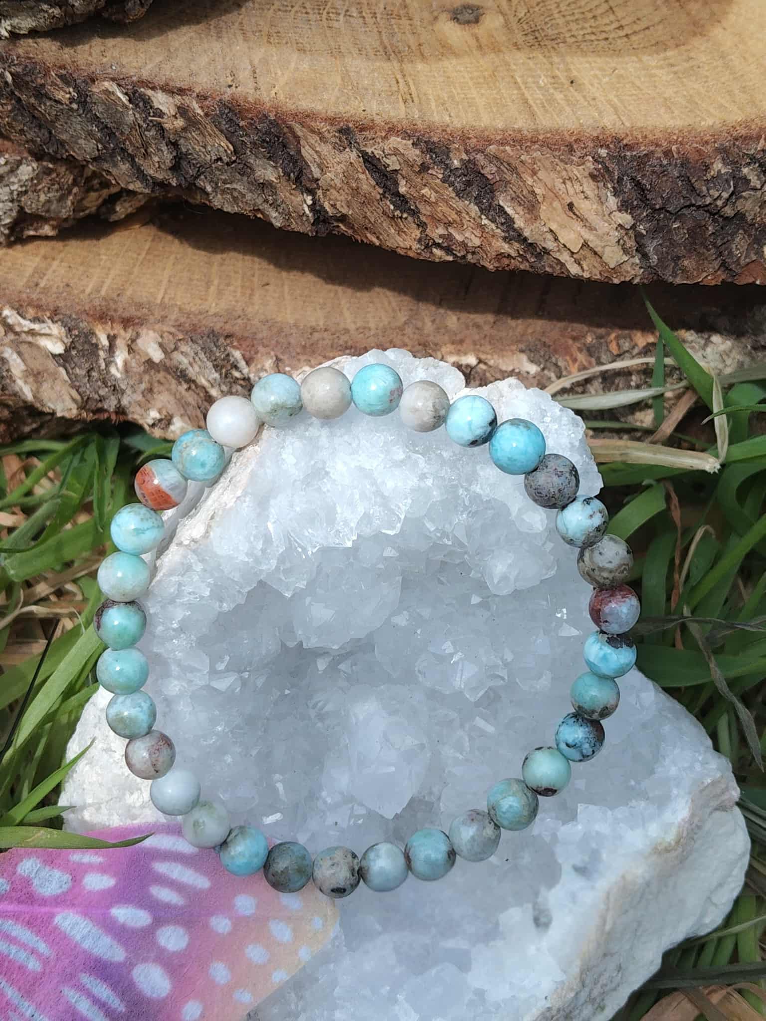 Bracelet larimar 6 mm aux nuances bleu océan et blanc nuancé, pierre naturelle pour apaisement émotionnel et paix intérieure