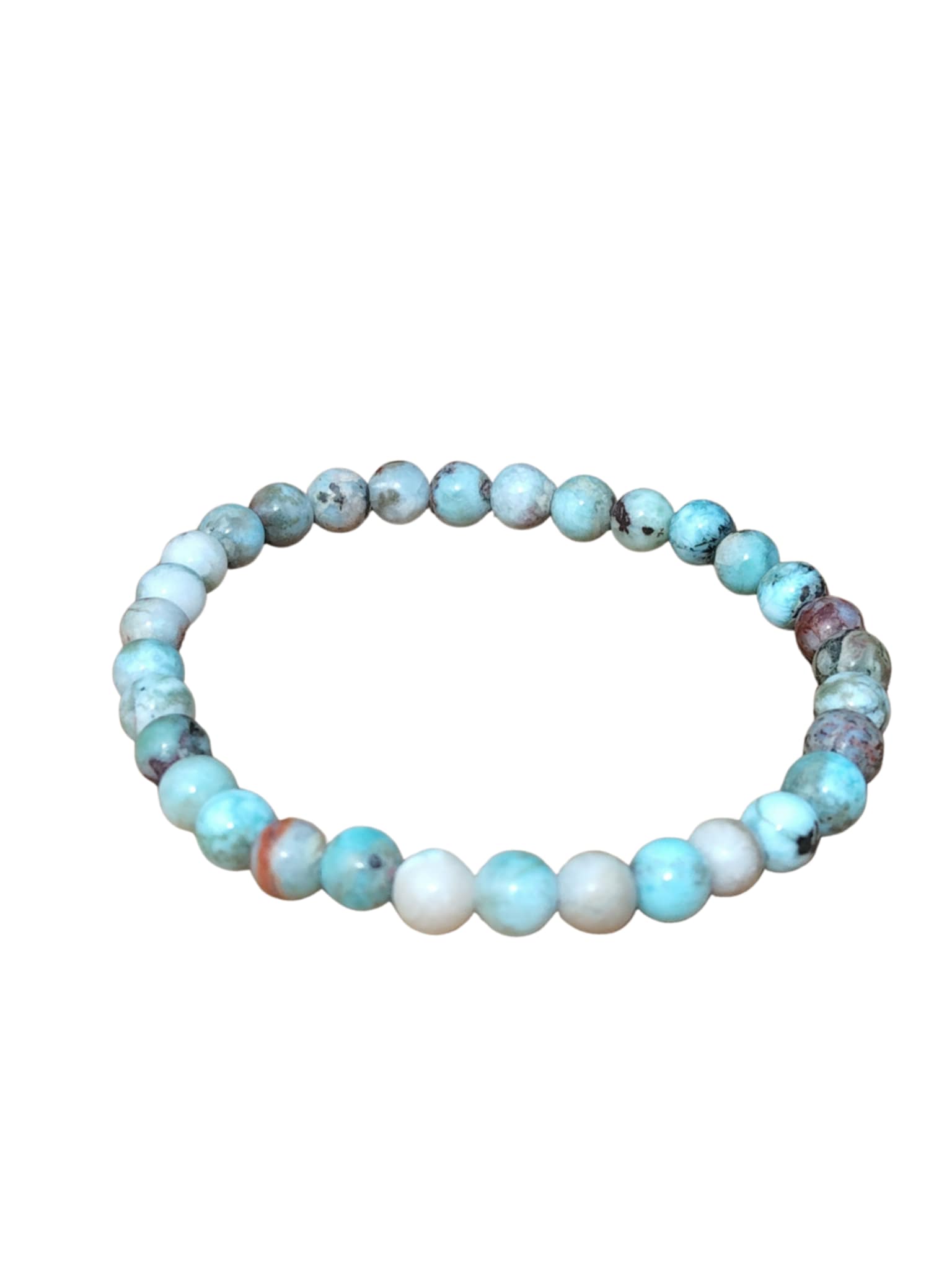 Bracelet larimar sur fond clair, perles bleu turquoise, bleu ciel et blanc nuancé pour relâcher la pression et retrouver une énergie plus sereine