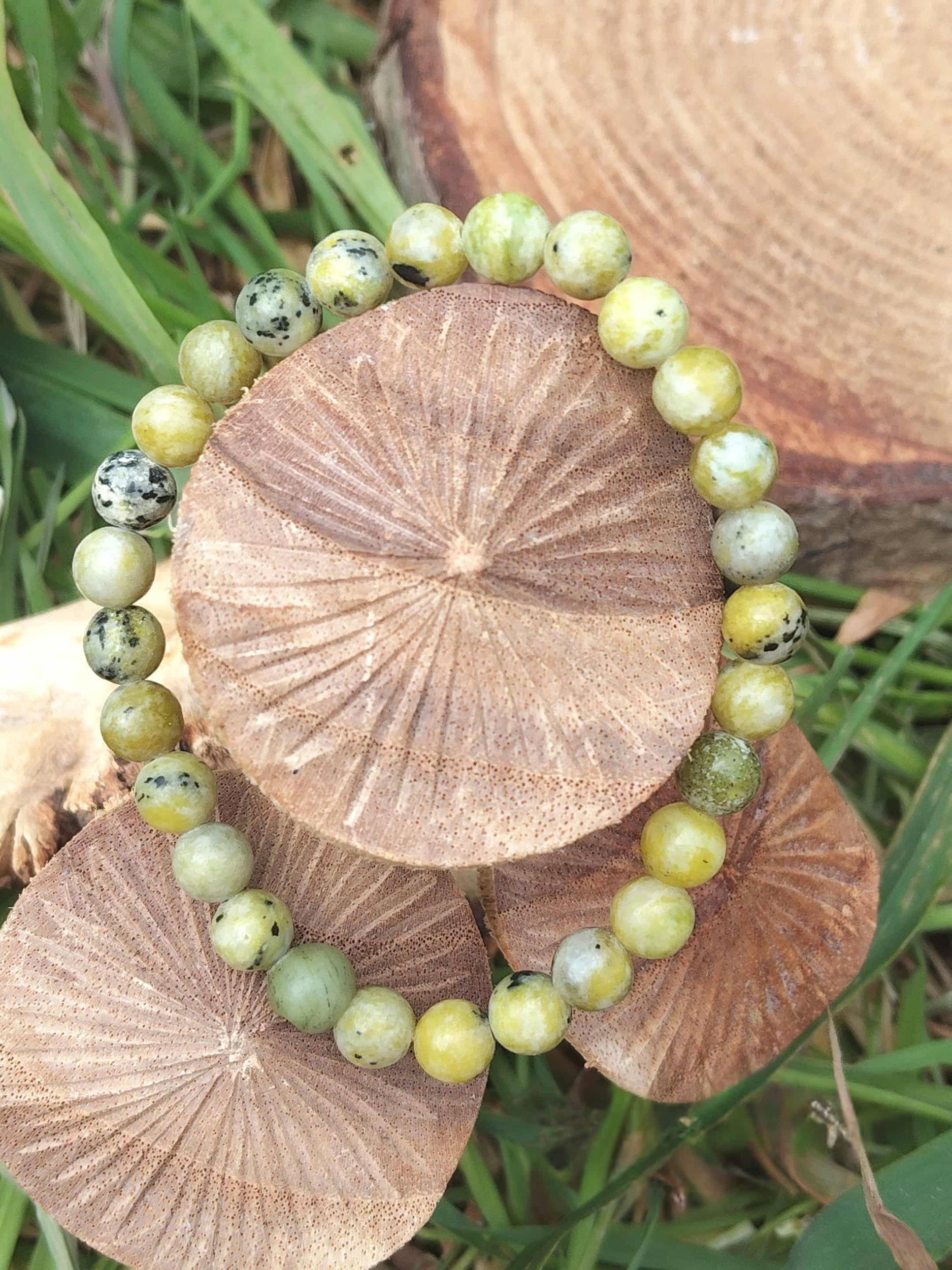 Bracelet serpentine en cercle sur champignons de bois, ancrage doux, stabilité et retour au calme