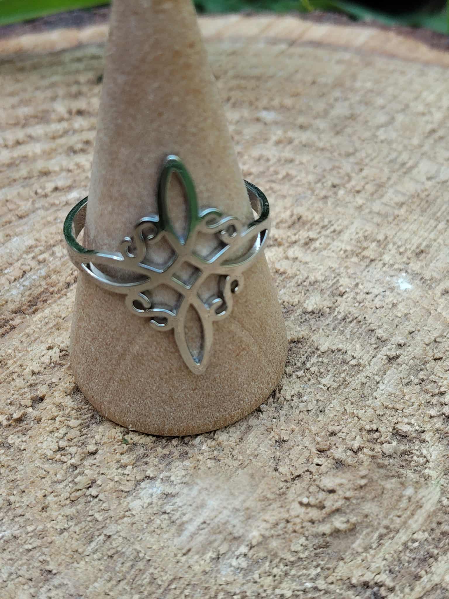 Bague nœud de sorcière réglable en acier inoxydable sur cône, décor bois