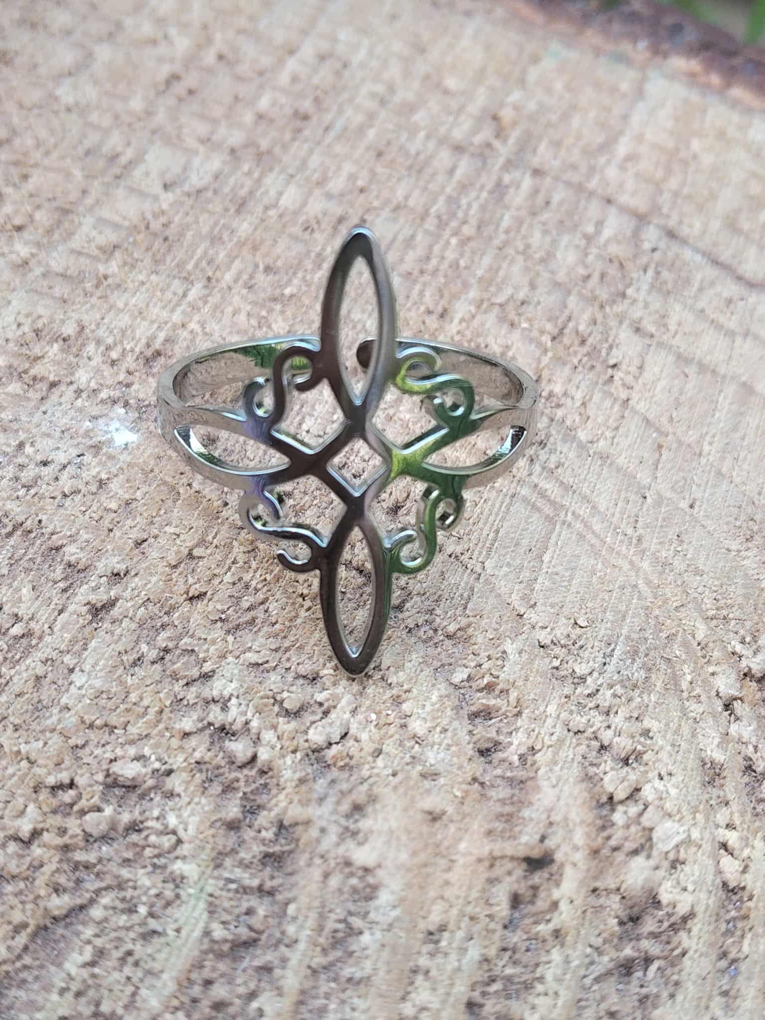 Bague witch knot en acier inox, motif entrelacé, décor bois naturel