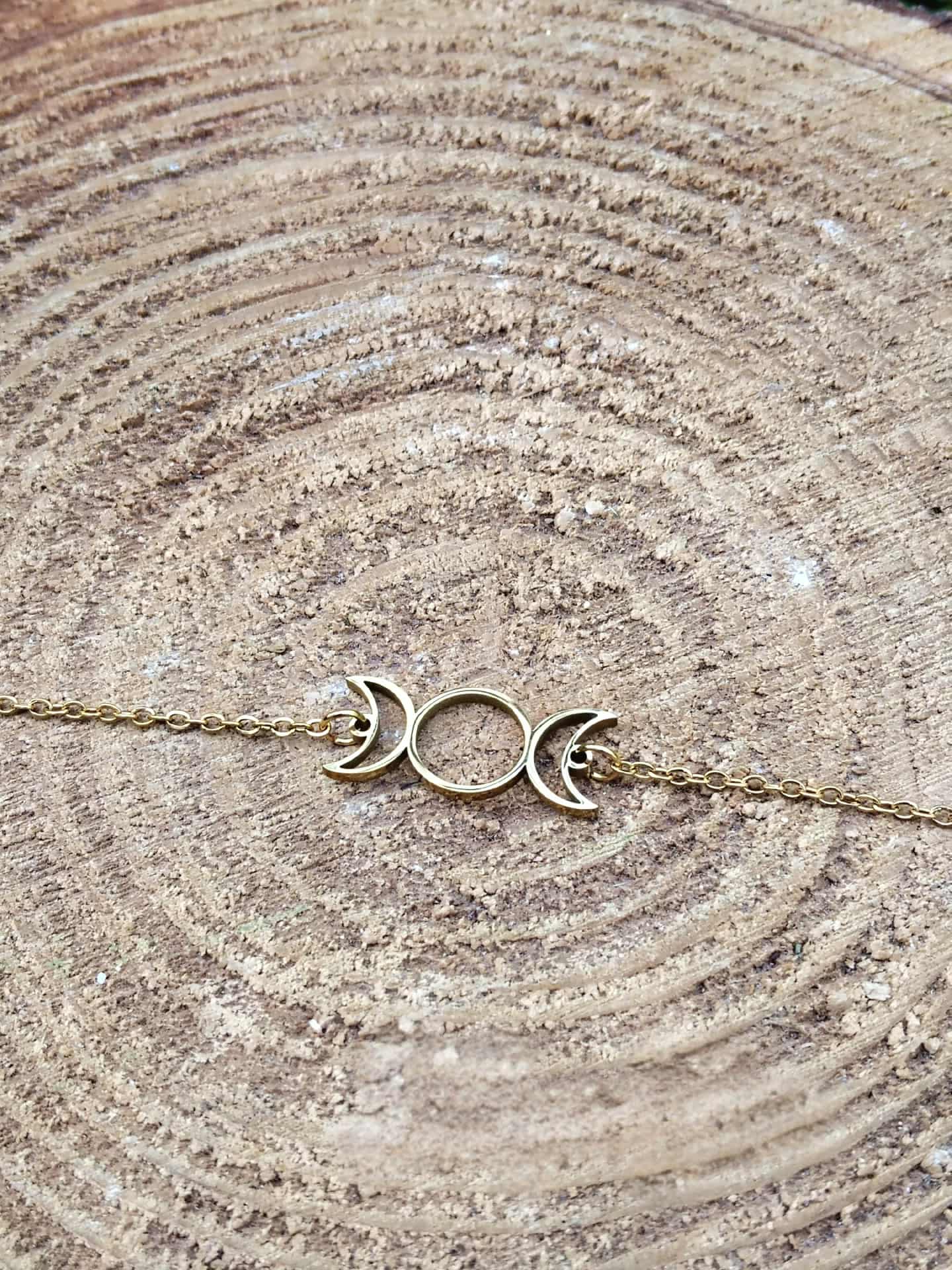 Bracelet Triple Lune doré centré sur rondin de bois, bracelet acier inoxydable femme inspiré de la lune