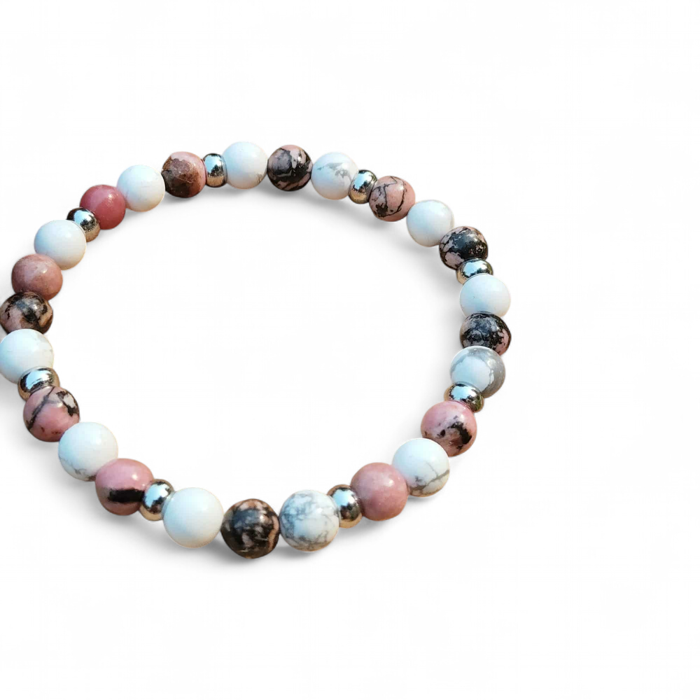 Bracelet déblocages émotionnels sur fond blanc, howlite et rhodonite pour stabilité émotionnelle, calme intérieur et douceur affective