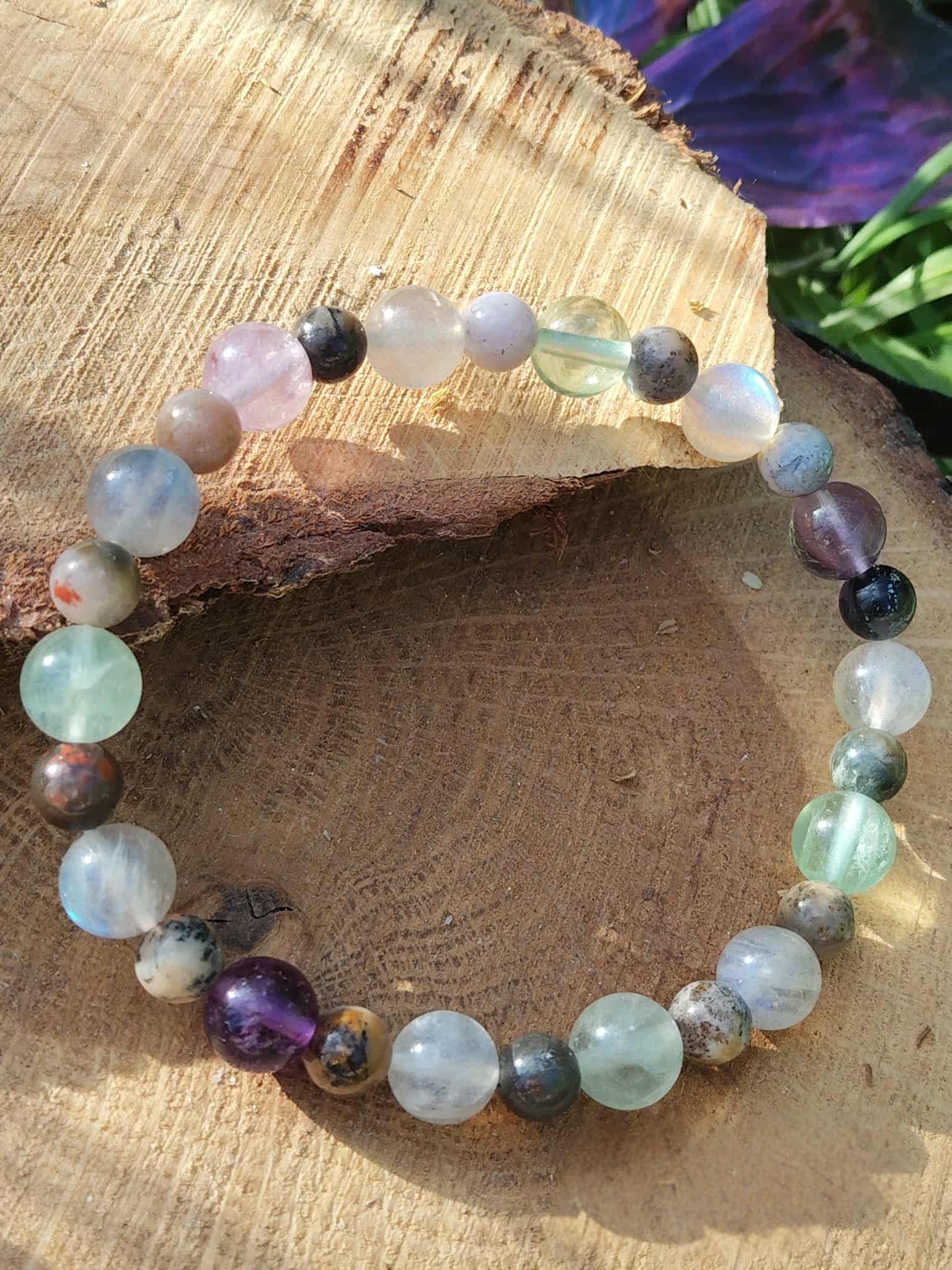 Bracelet troisième œil en décor nature sur rondin, labradorite, fluorite et merlinite pour guidance douce et souvenir des rêves