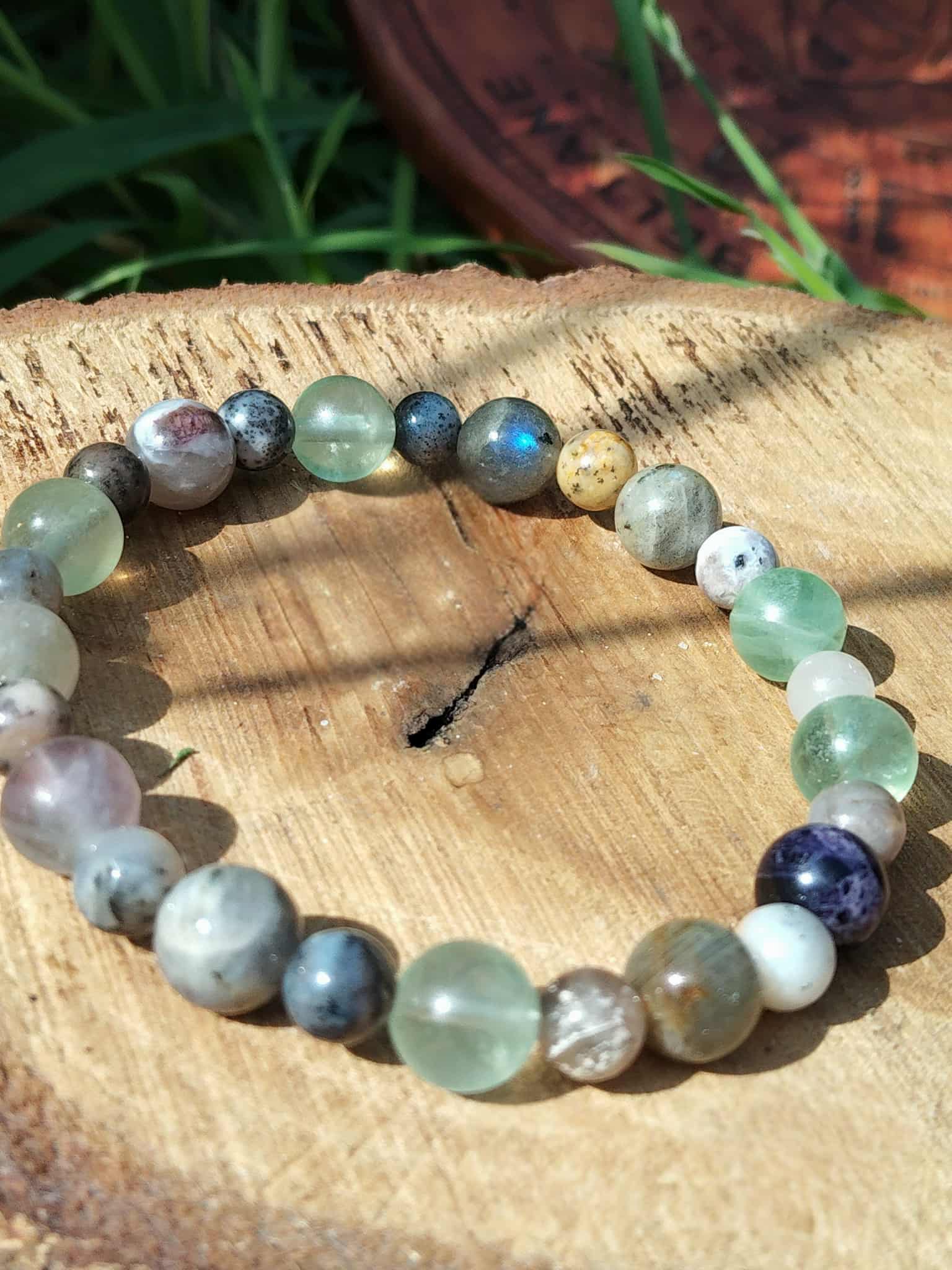 Bracelet 3e œil sur rondin de bois, trio labradorite, fluorite et merlinite pour vision intérieure, concentration et rêves lucides
