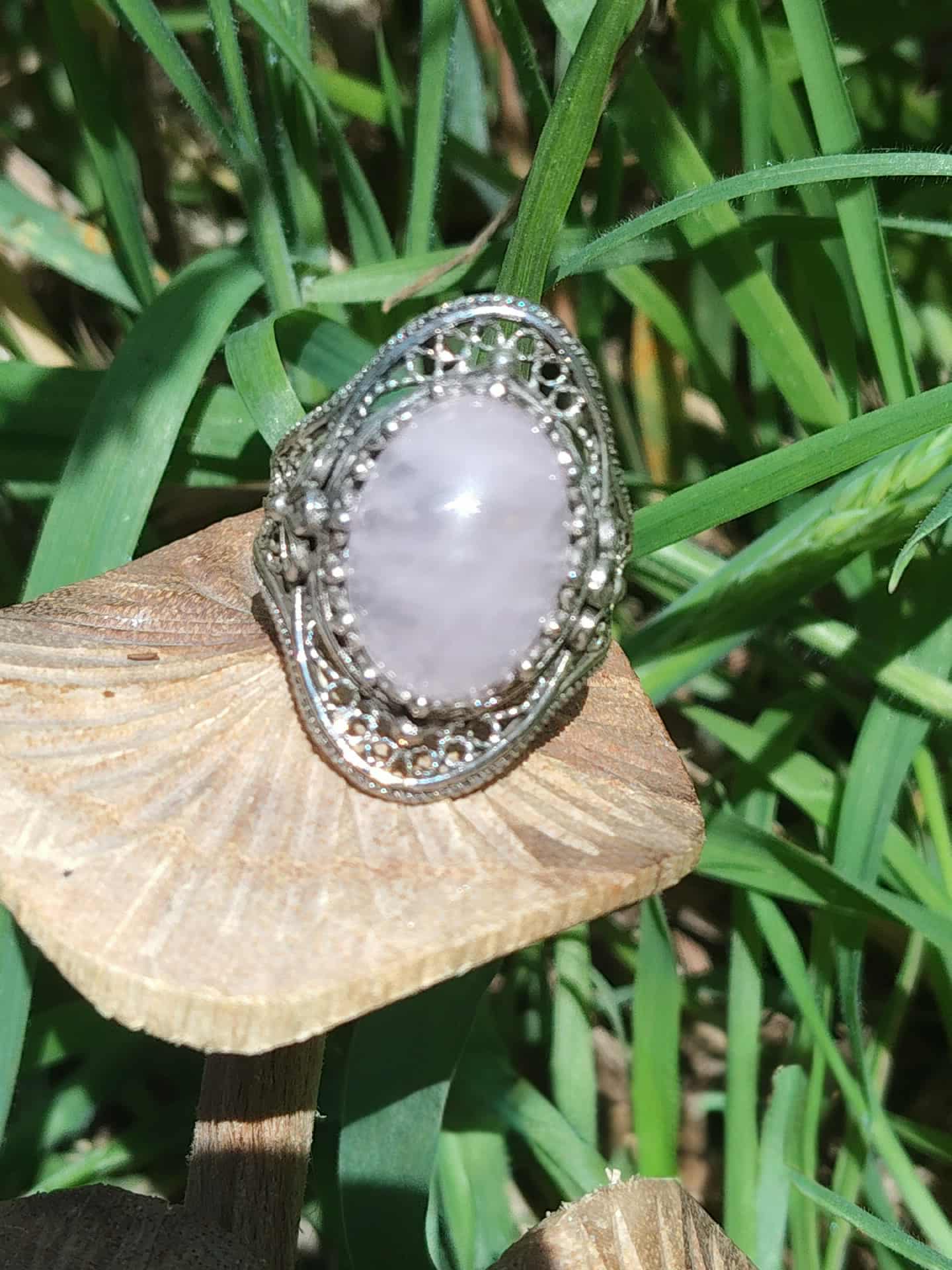 Bague quartz rose argent 925, cabochon ovale filigrané, symbole dapaisement et de tendresse