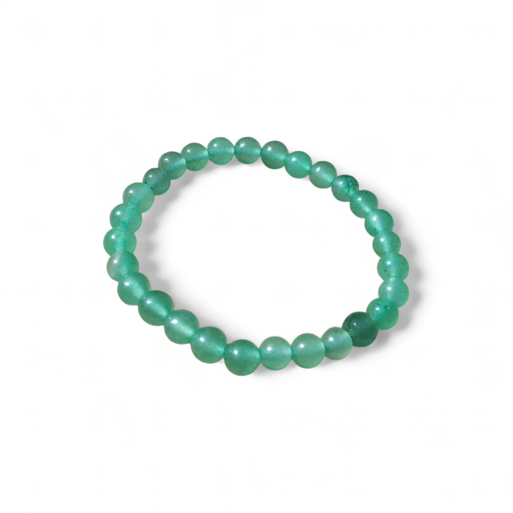 Bracelet aventurine verte sur fond blanc, perles rondes 6 mm sur élastique, calme intérieur, maîtrise de soi et équilibre affectif.