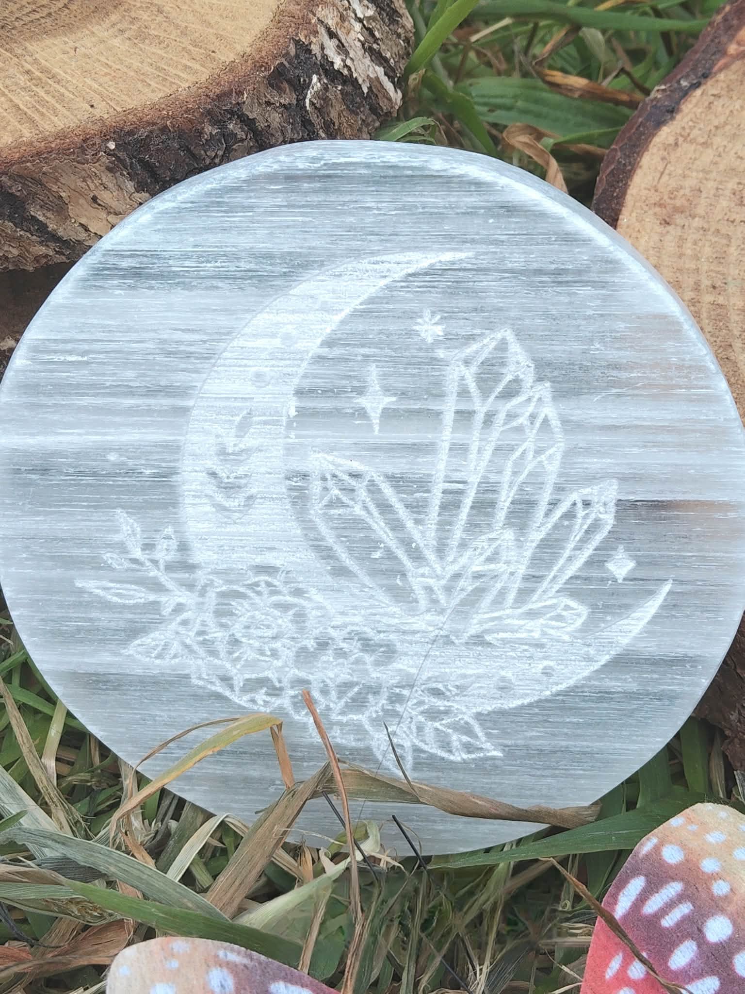 Plateau lune en sélénite pour purifier les pierres, apporter apaisement, clarté mentale et énergie positive à la maison