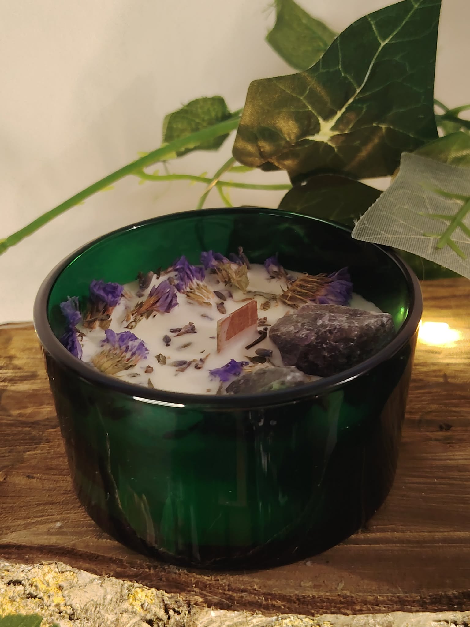 bougie parfumée lavande décor naturel bois et feuillage quartz rose harmonie et tendresse