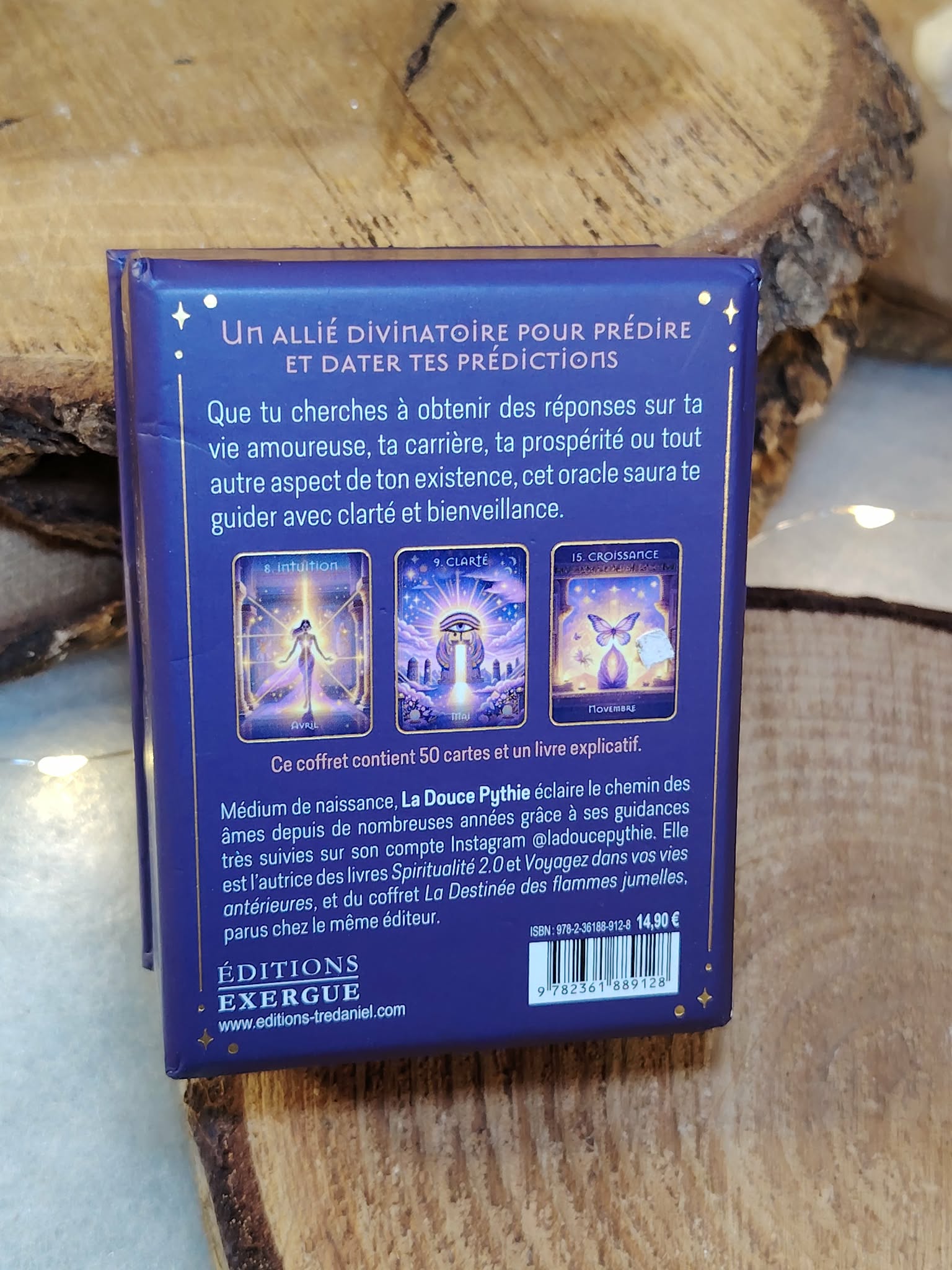 oracle poche des prédictions la douce pythie – dos de la boîte avec informations – décor bois brut naturel