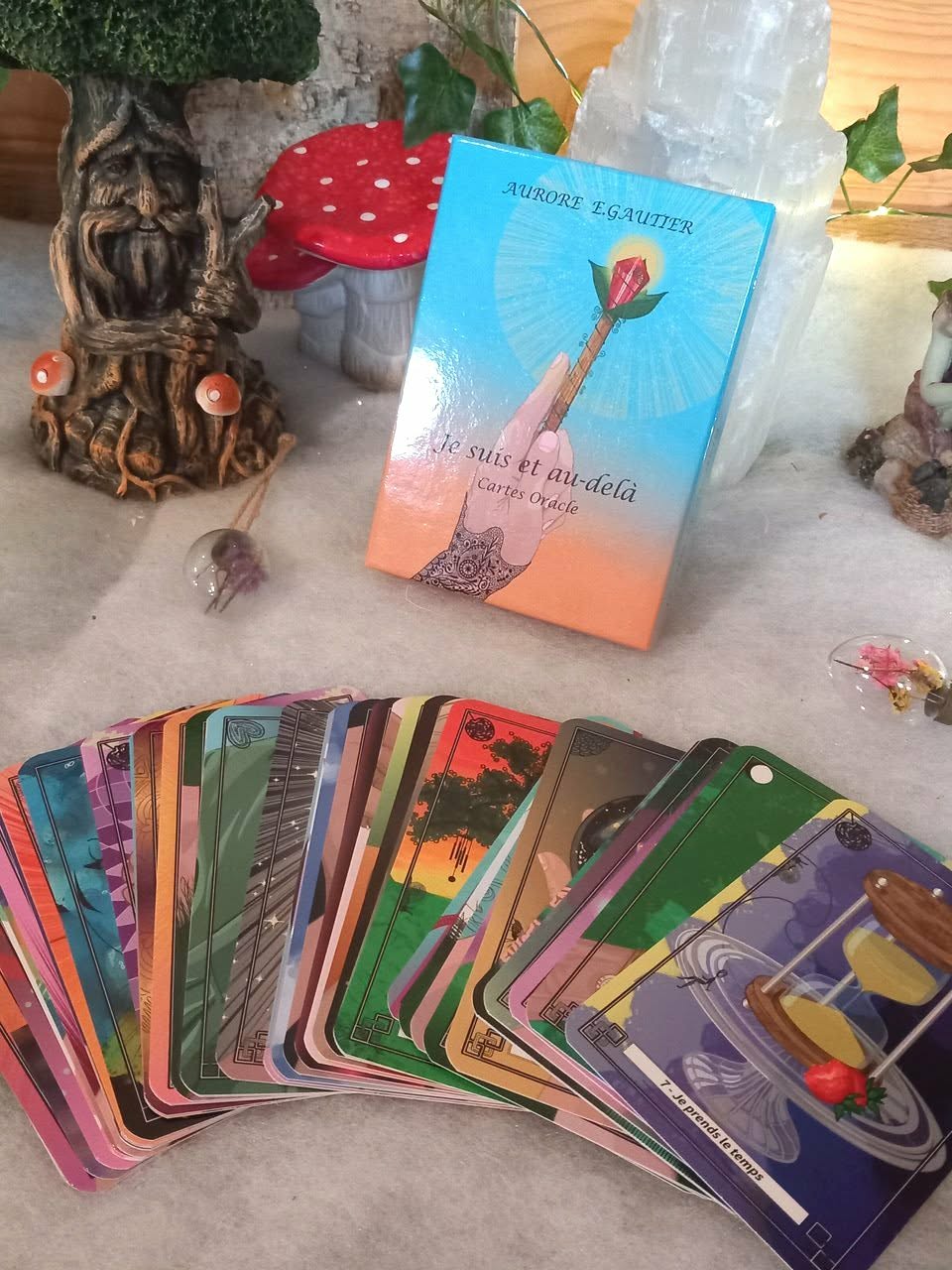 Oracle Je suis et au-delà (Aurore Gautier) : cartes étalées, boîte et livret — affirmations positives, carte du jour.