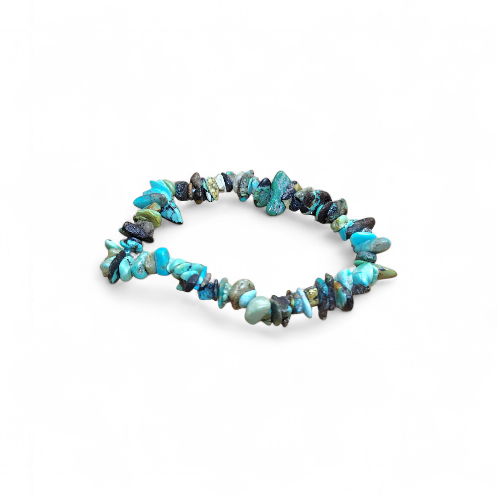 Bracelet turquoise baroque sur fond blanc, éclats bleu-vert en pierre naturelle pour relâcher la pression et apaiser le mental