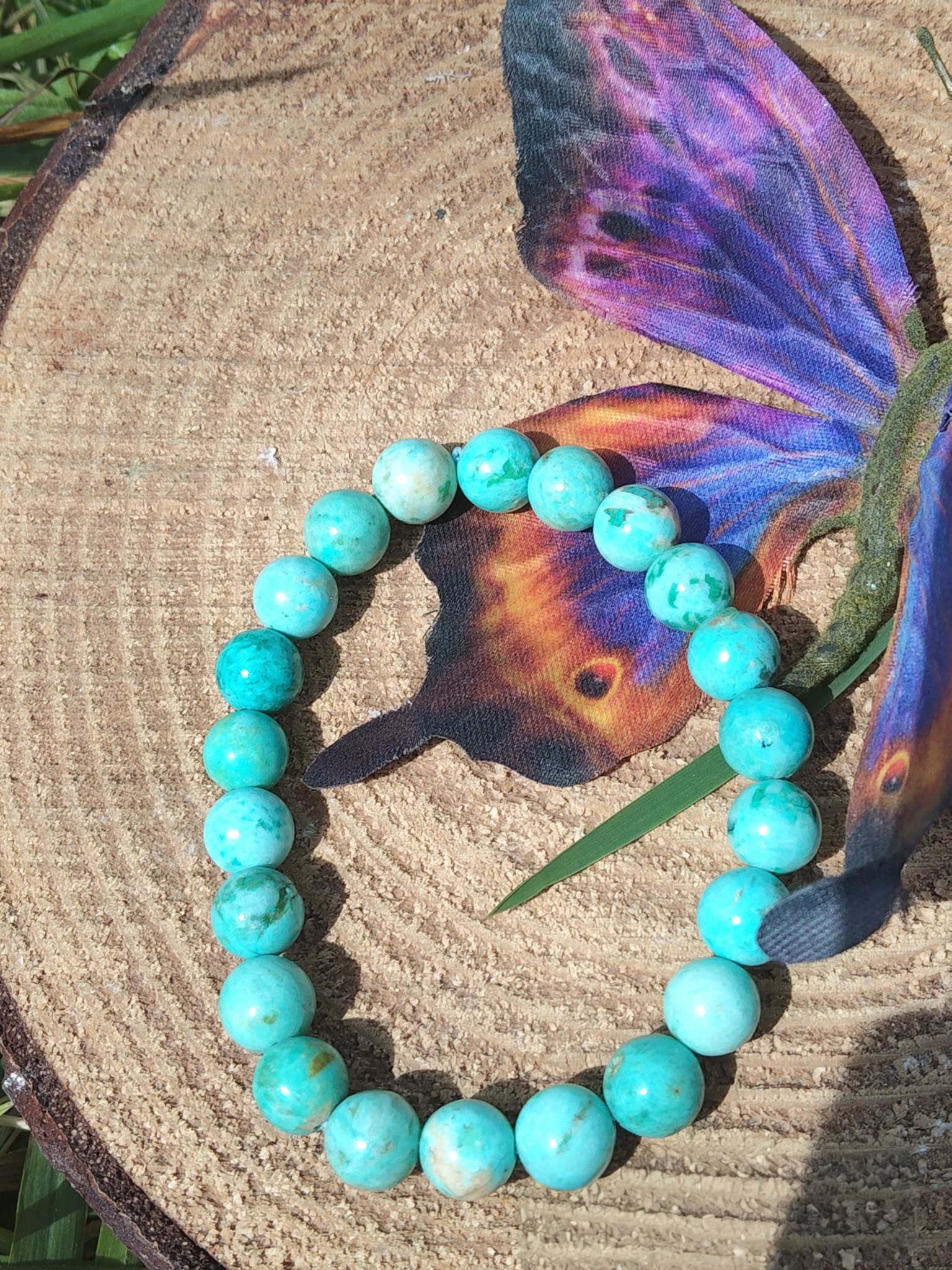Bracelet turquoise du Pérou 8 mm sur rondin de bois avec feuille décorative, bijou en pierre naturelle pour sérénité relationnelle et parole fluide