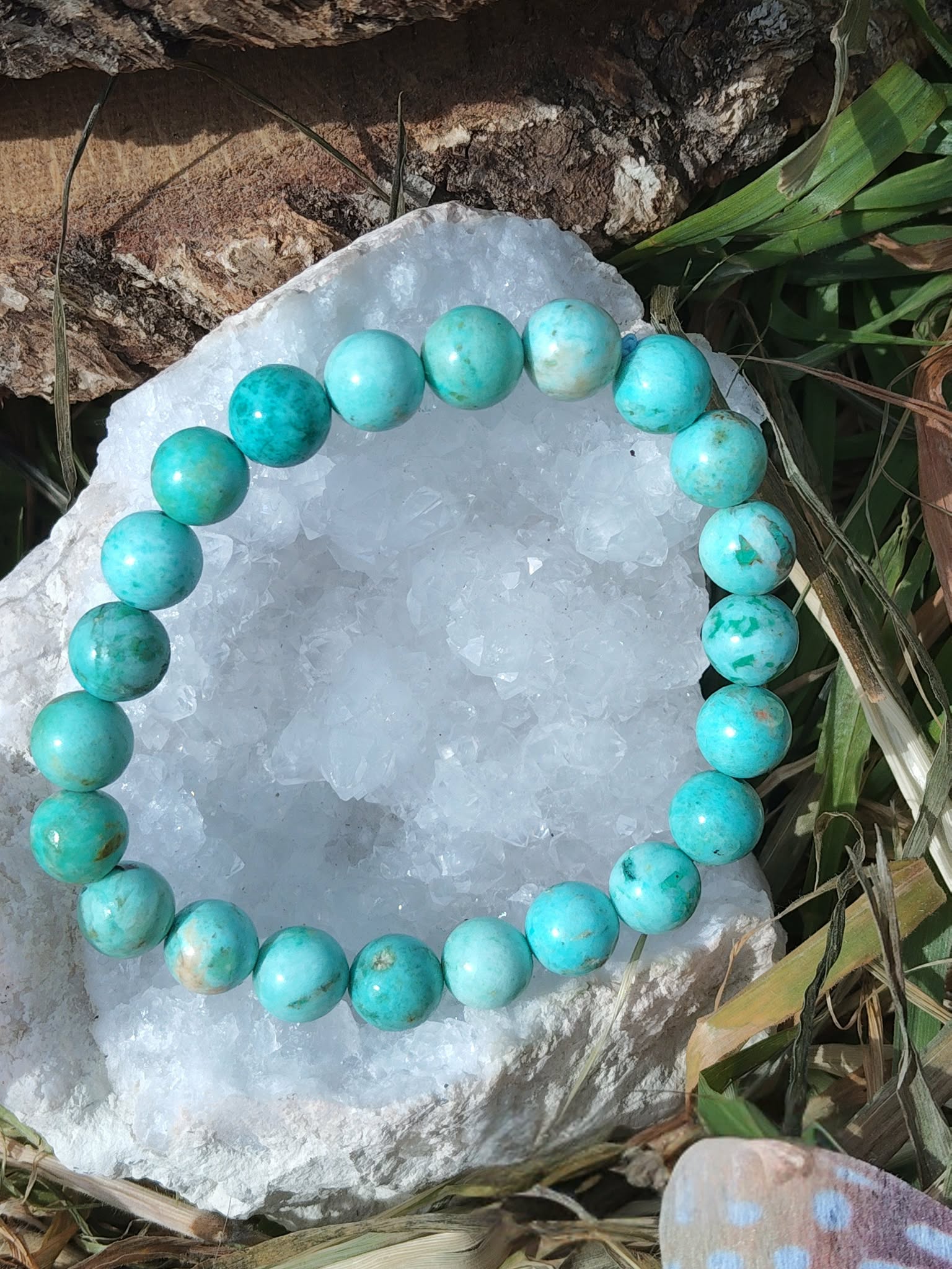 Bracelet turquoise du Pérou 8 mm sur galet gris avec décor végétal, pierre naturelle bleu-vert pour recul, détente nerveuse et lâcher-prise