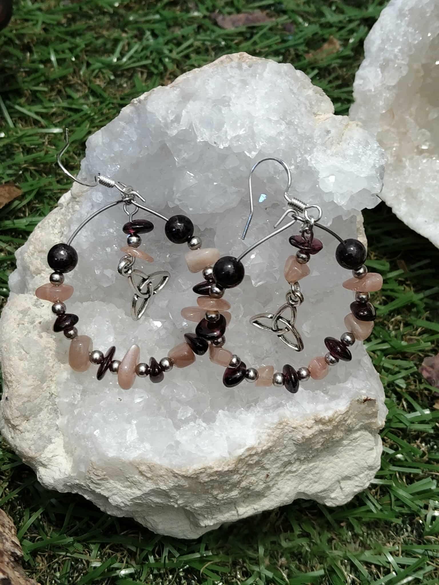 Création Magic Gaïa boucles d’oreilles grenat