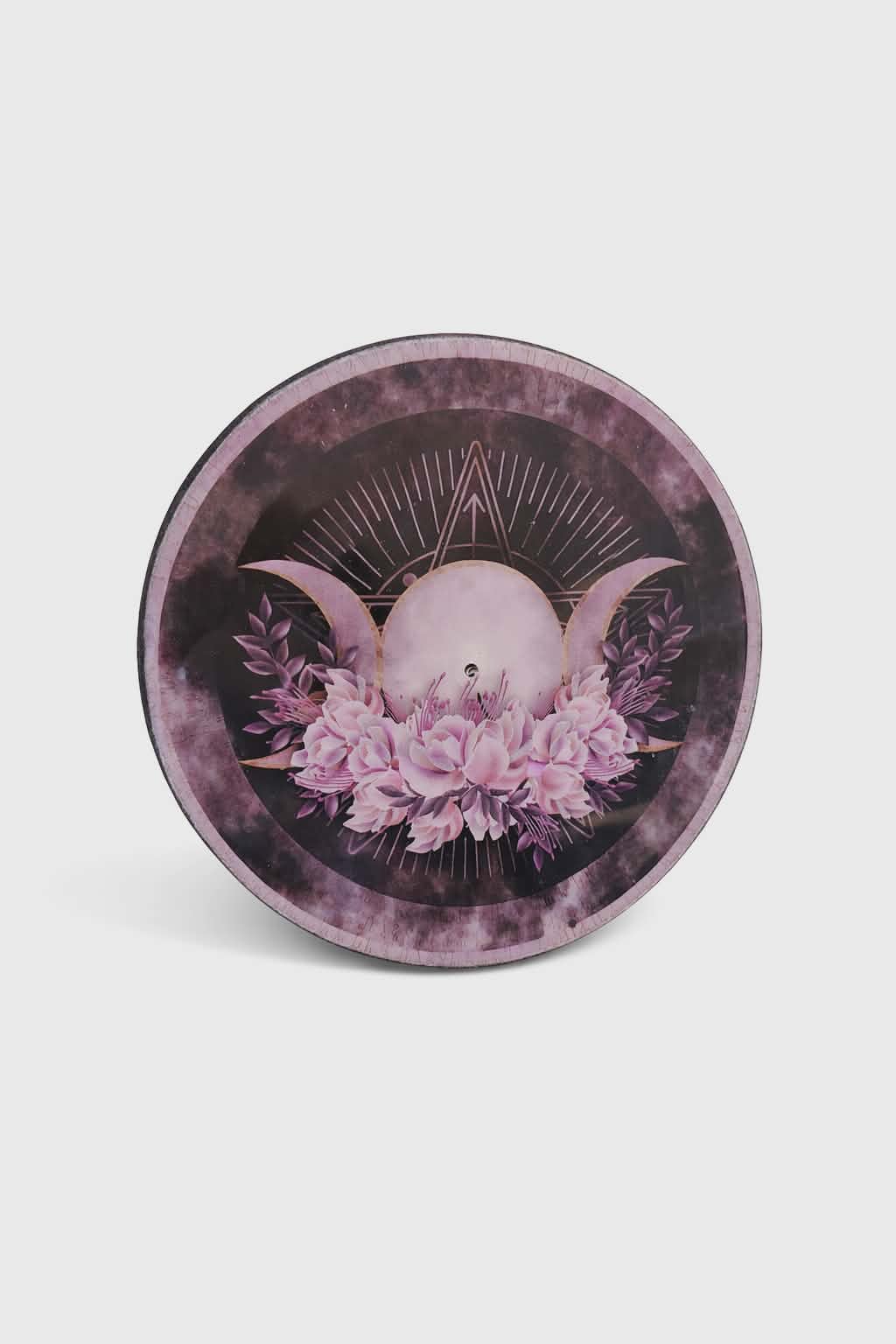 Porte-encens rond Triple Lune (lune rose, fleurs) sur tranche de bois; symbole des cycles lunaires et de l’intuition.