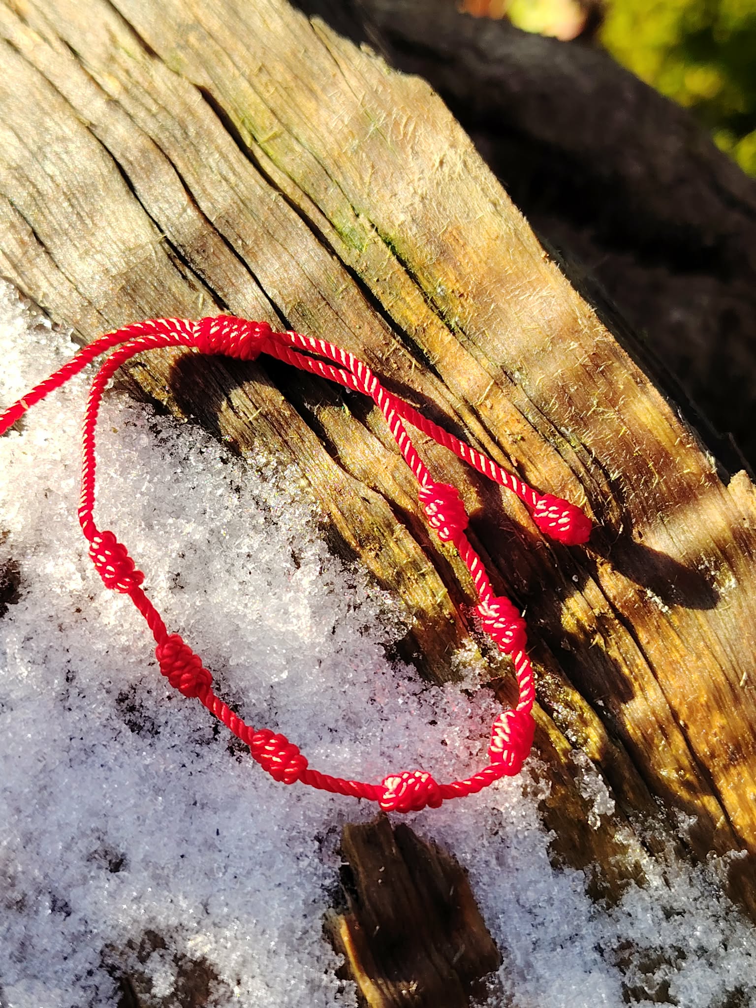 Bracelet rouge 7 nœuds sur bois et quartz blanc, cordon porte-bonheur pour confiance, soutien et énergie