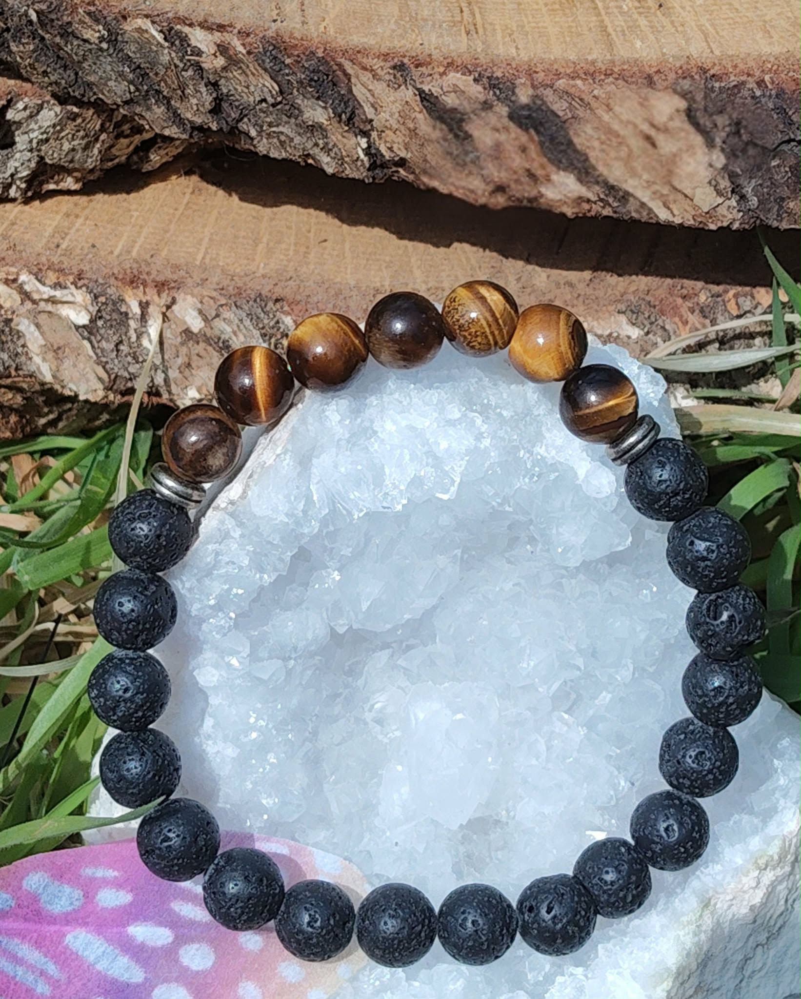 Bracelet œil de tigre et pierre de lave 8 mm sur élastique, décor quartz, bois et herbes, présence, stabilité intérieure
