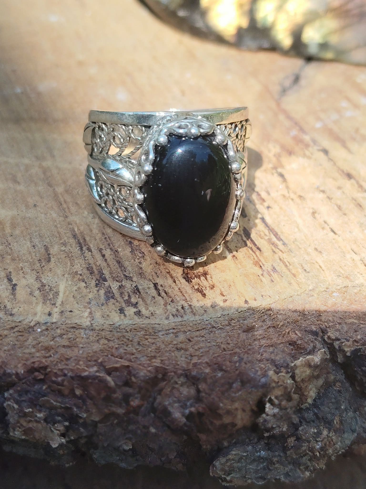 Bague filigrane argent 925 avec onyx noir ovale, photo en décor sur bois, style vintage, ancrage et protection