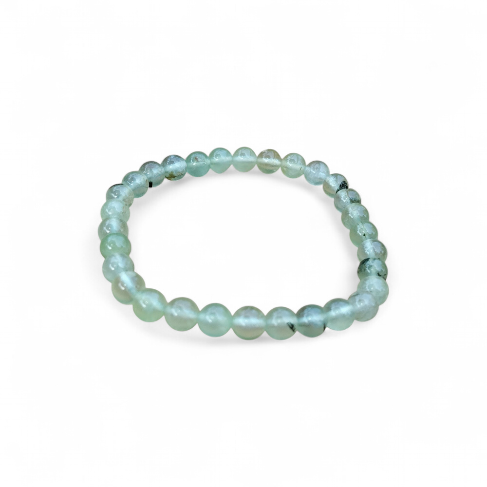 Bracelet préhnite sur fond blanc, perles rondes 6 mm vert d’eau translucides pour intuition posée, clarté du ressenti et apaisement intérieur