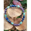 Bracelet Angoisse en lapis lazuli, lépidolite et amazonite sur champignons en décor forêt, apaisement émotionnel et retour au calme