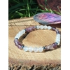 Bracelet clairvoyance création Magic Gaïa sur rondin de bois avec papillon violet, perles de Quartz Seven et Péristérite, intuition et équilibre