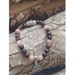 Bracelet viking création Magic Gaïa sur bois brut, pierre de soleil et grenat 6 mm avec triquetra et perle rune, force tranquille et énergie combative