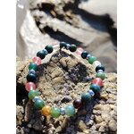Bracelet chakra cœur 6 mm sur rochers en Bretagne, perles naturelles vertes et roses pour apaiser les tensions affectives et retrouver une énergie plus douce