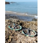 Boucles d’oreilles turquoise africaine facettée en décor naturel breton, créoles argentées avec perles marbrées et étoiles inox.