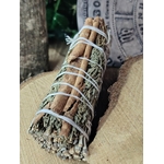 Bâton de maculage sauge blanche, cèdre et cannelle, fagot végétal naturel avec feuilles argentées et cannelle pour rituel de purification.
